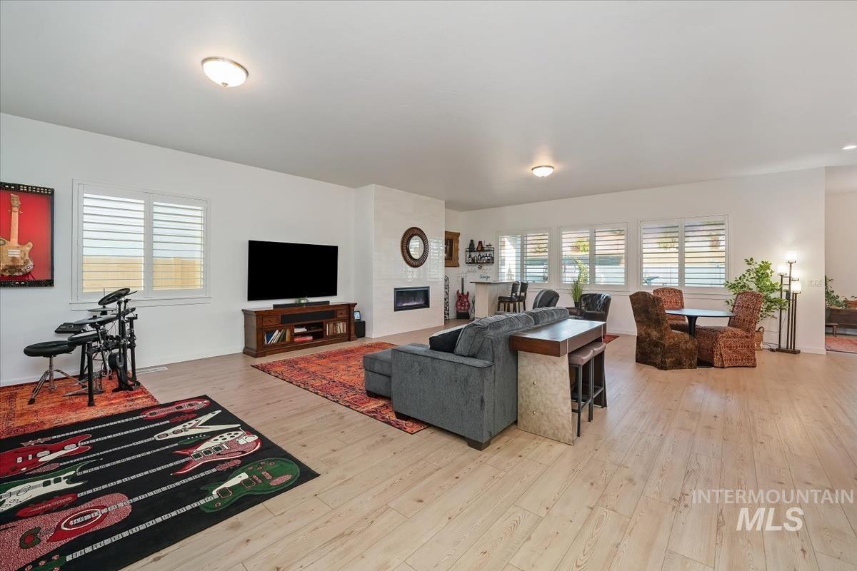1368 N Leatherwood Ave Property Photo 8