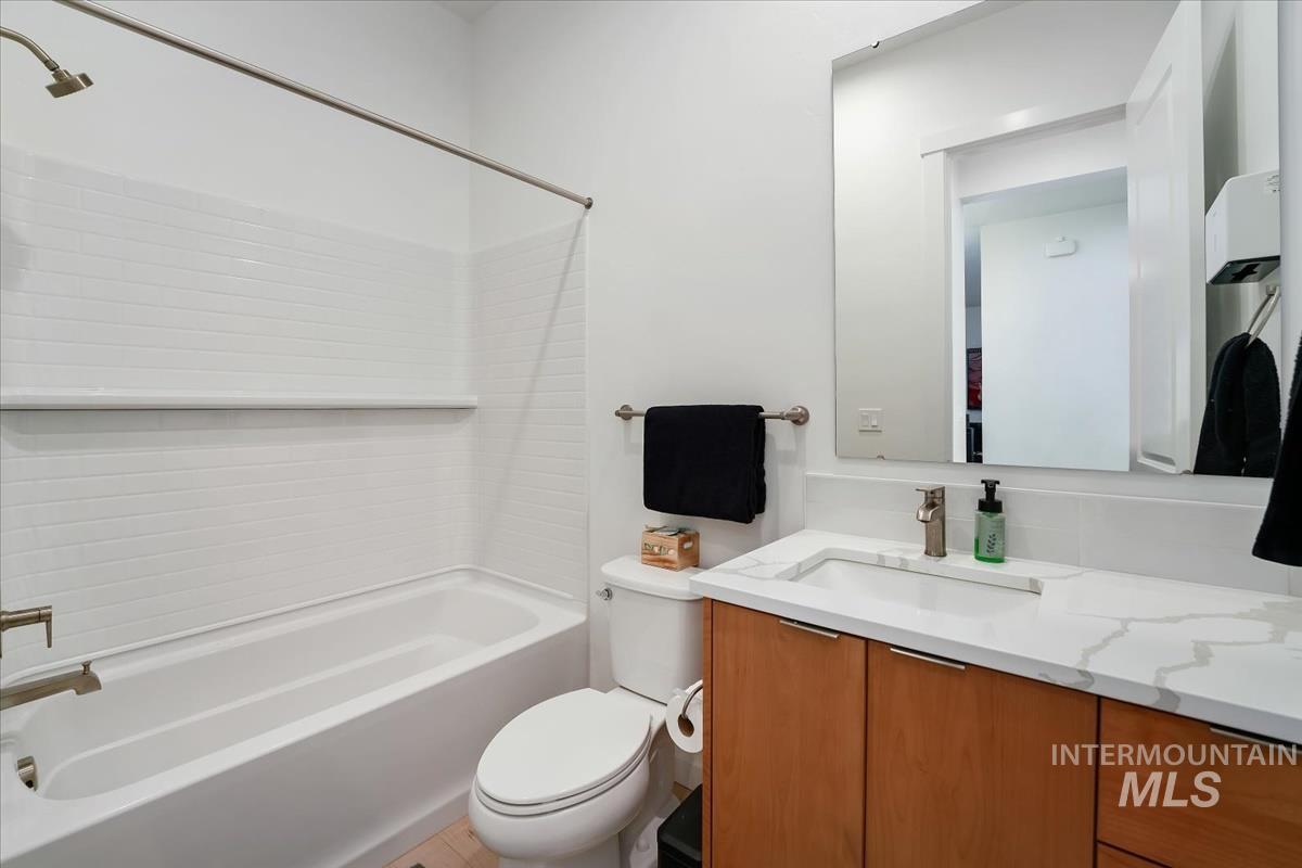 1368 N Leatherwood Ave Property Photo 25