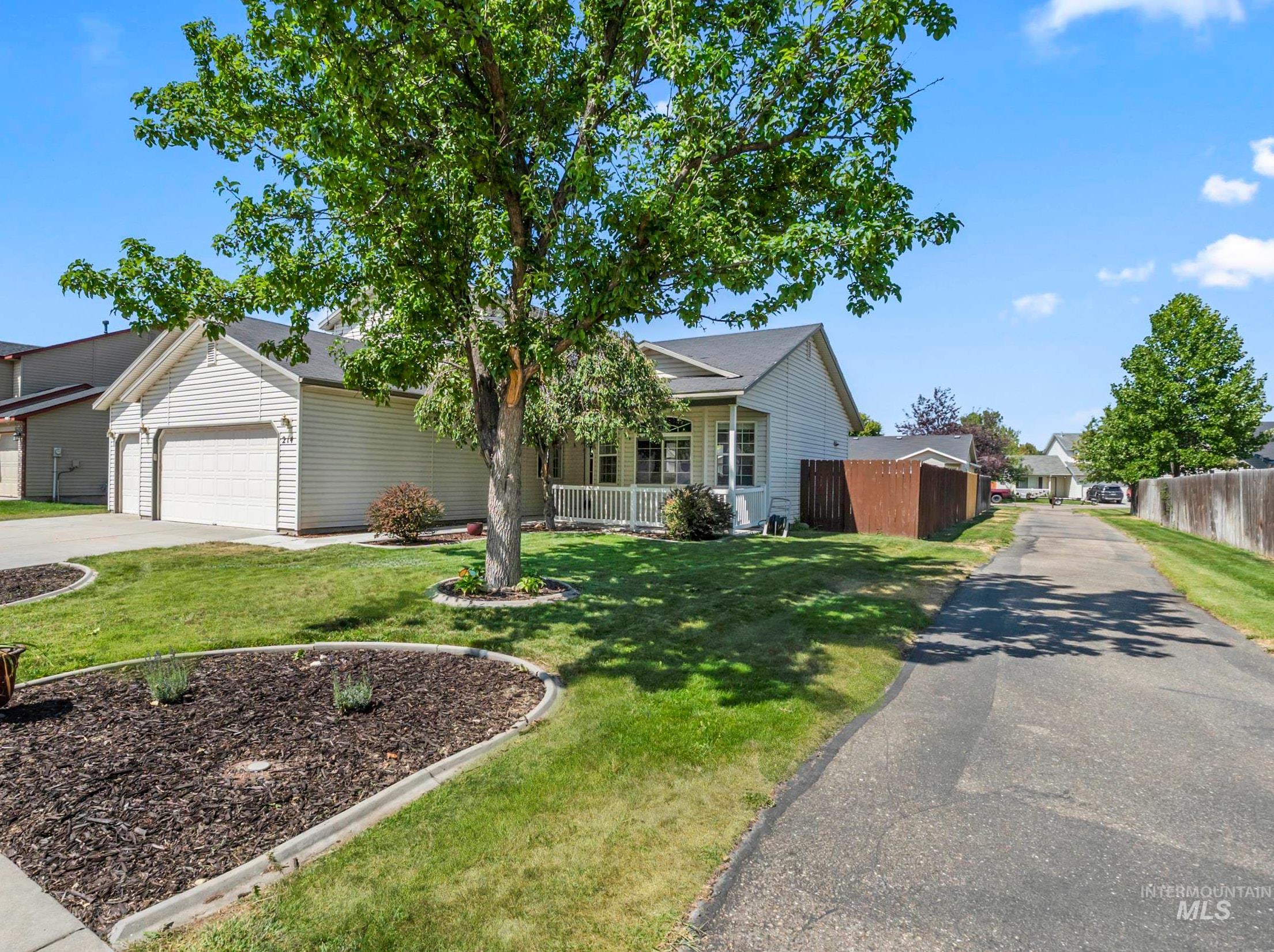 214 E Screech Owl Dr. Property Photo 1