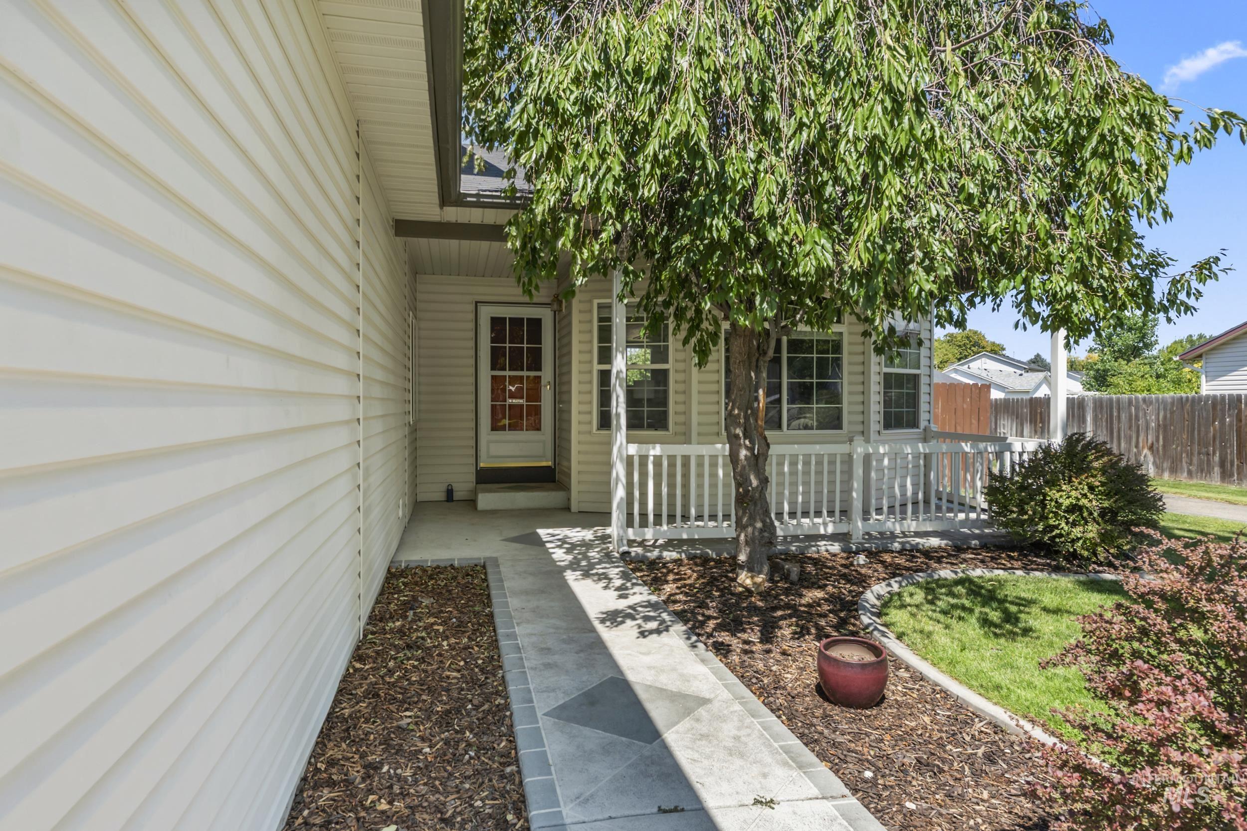 214 E Screech Owl Dr. Property Photo 3