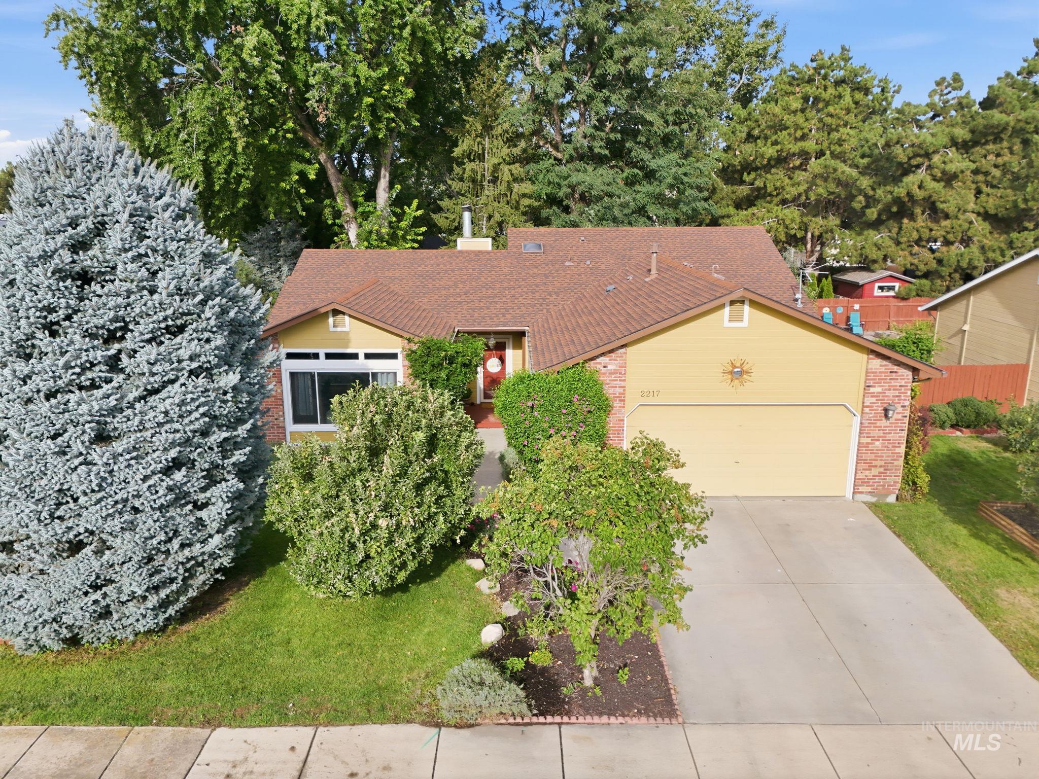 2217 N Amethyst Ave