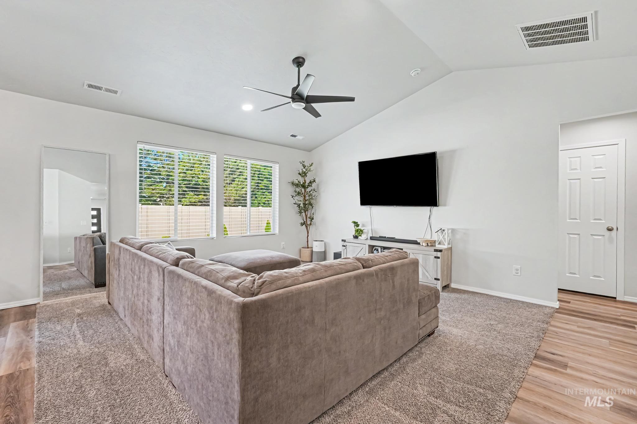 16847 Courtney Way Property Photo 6