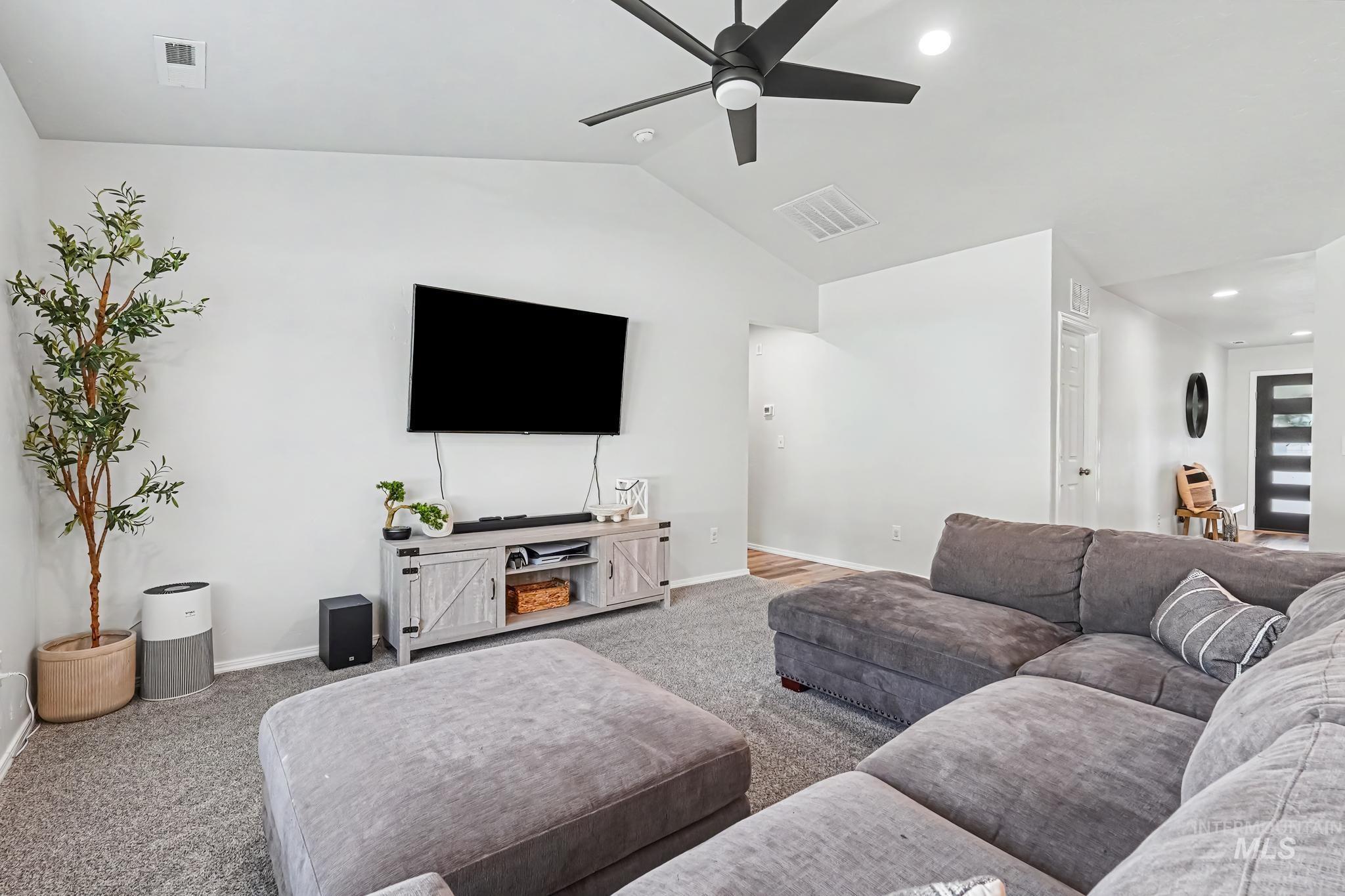 16847 Courtney Way Property Photo 7