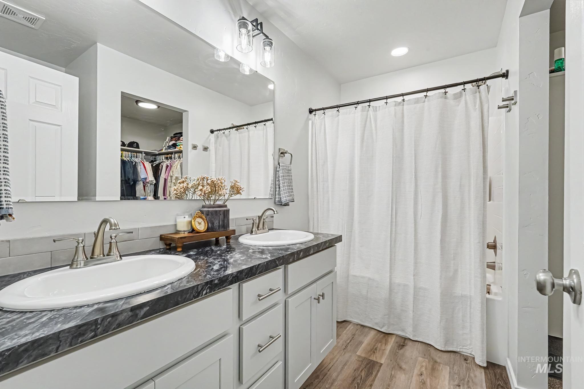 16847 Courtney Way Property Photo 16