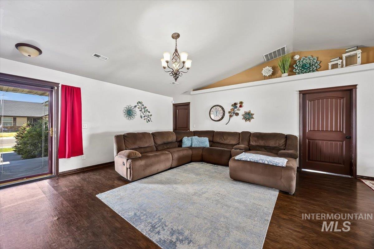 615 Garnet St. Property Photo 5
