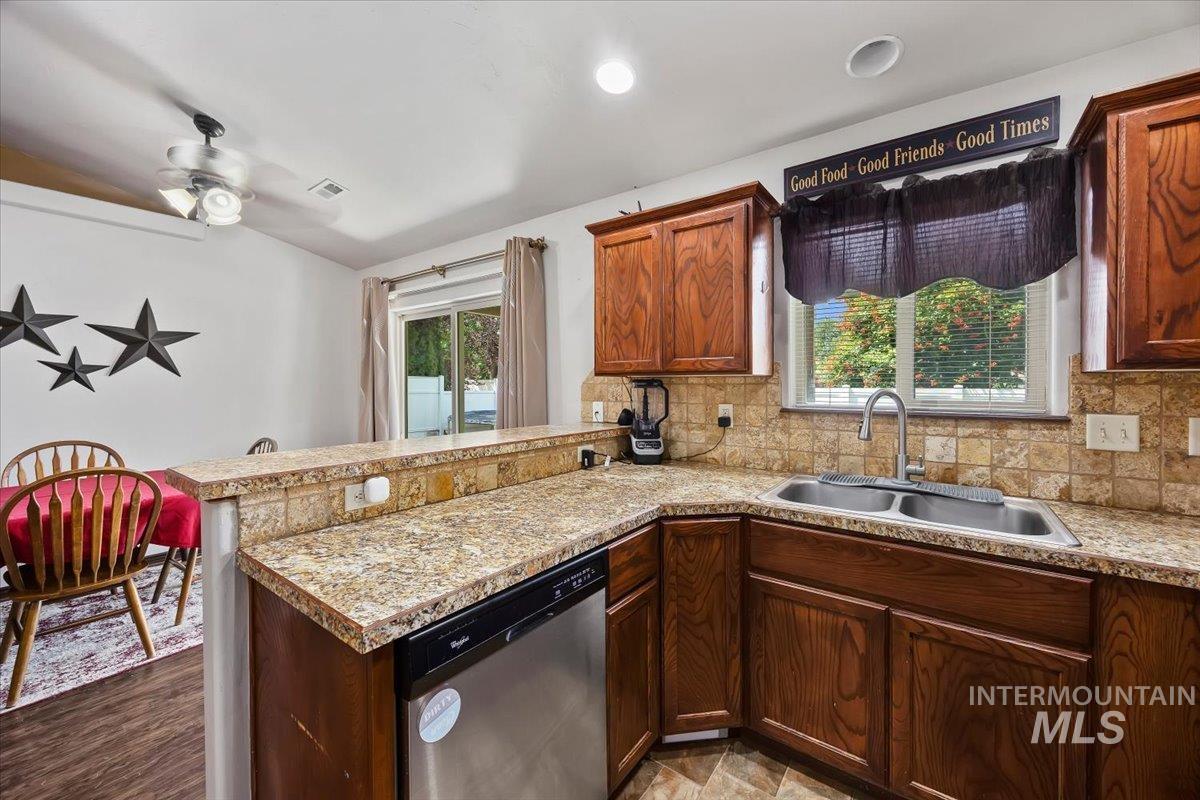 615 Garnet St. Property Photo 13