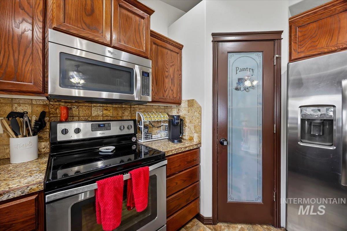 615 Garnet St. Property Photo 15