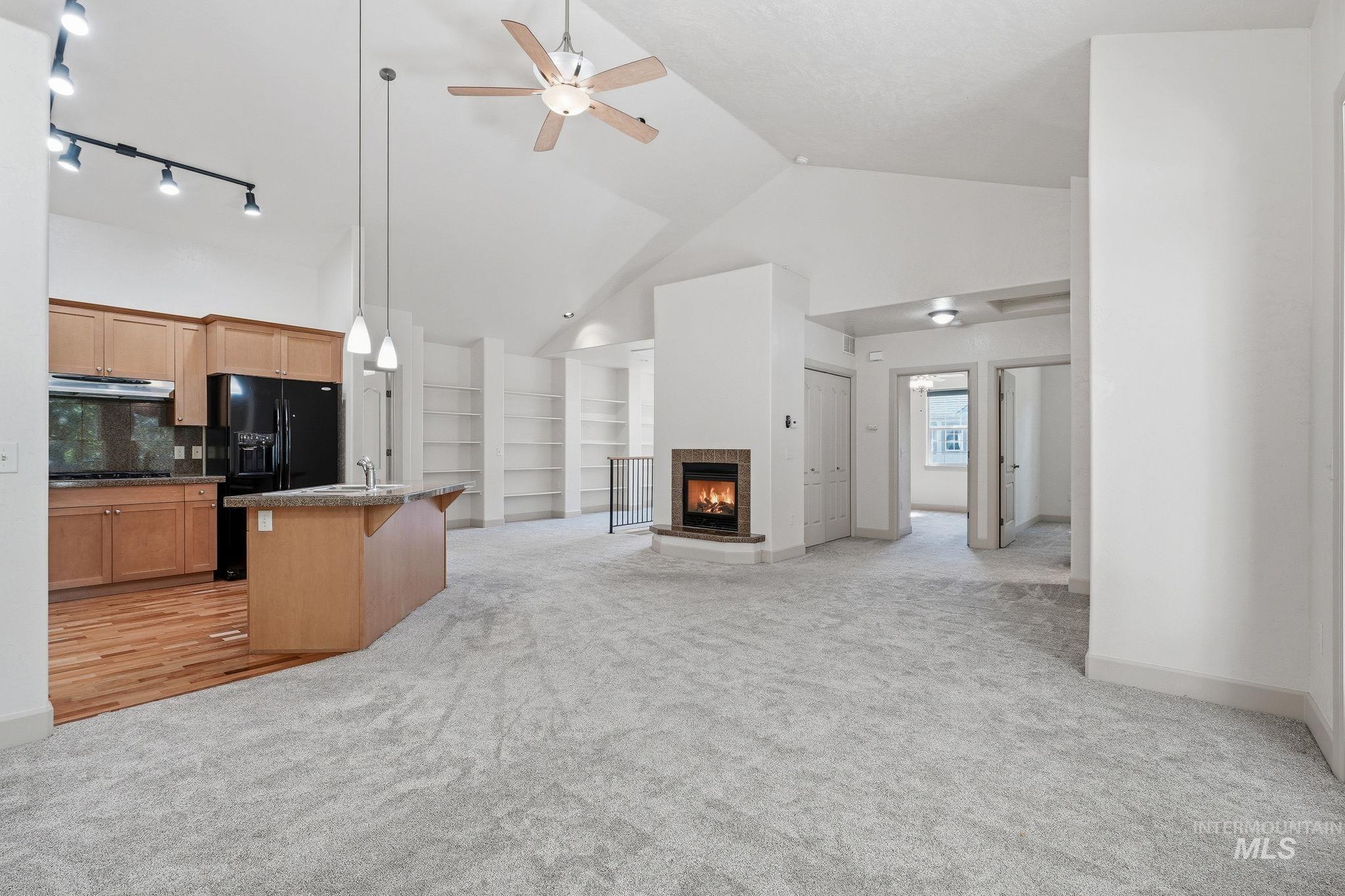 1136 E Winding Creek Dr Property Photo 10