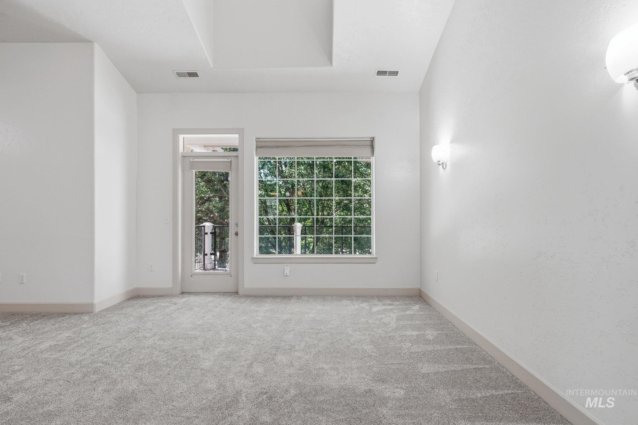 1136 E Winding Creek Dr Property Photo 13