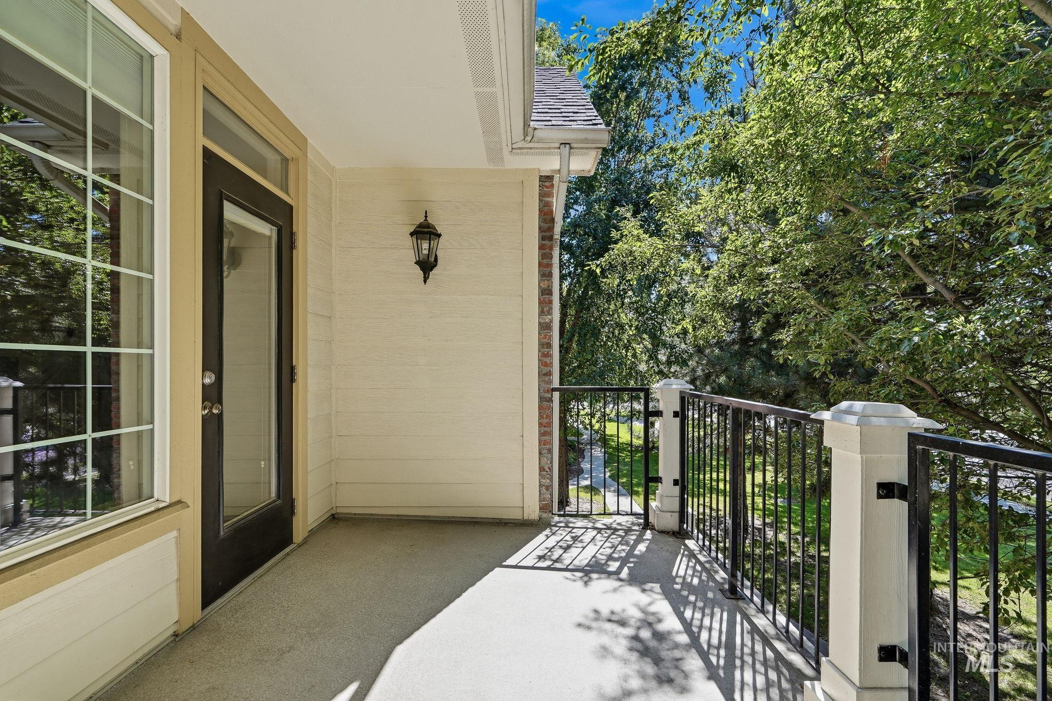 1136 E Winding Creek Dr Property Photo 14