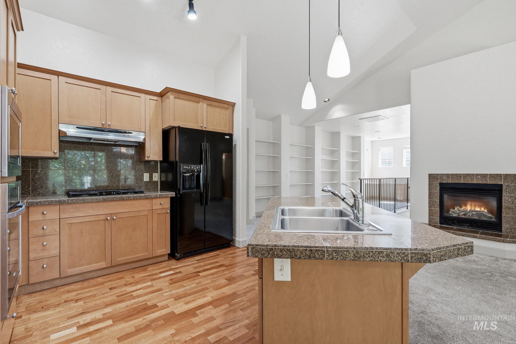 1136 E Winding Creek Dr Property Photo 19