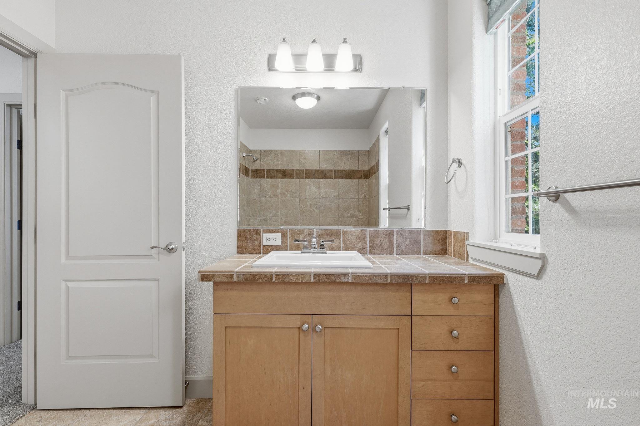 1136 E Winding Creek Dr Property Photo 40