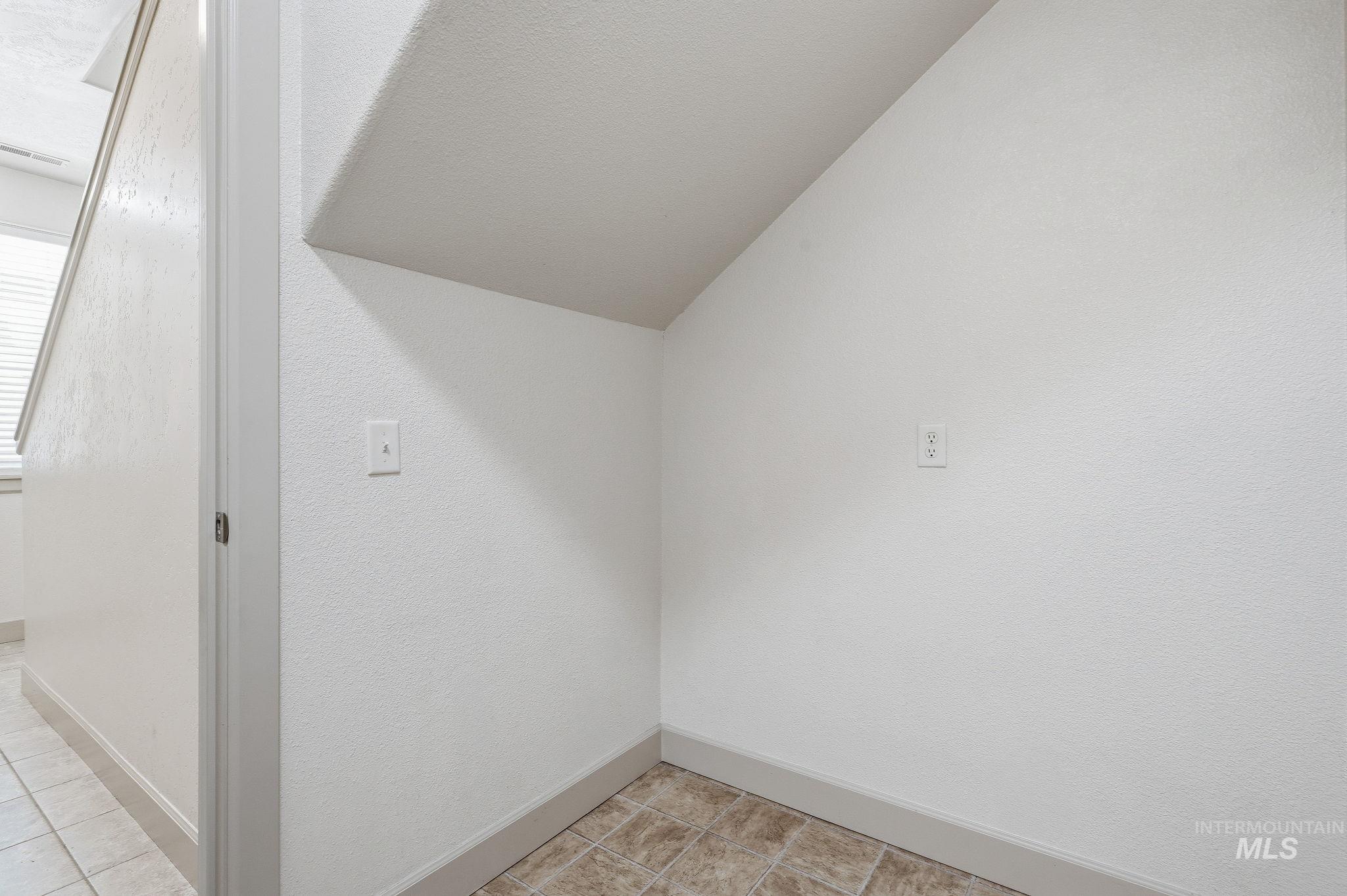 1136 E Winding Creek Dr Property Photo 41