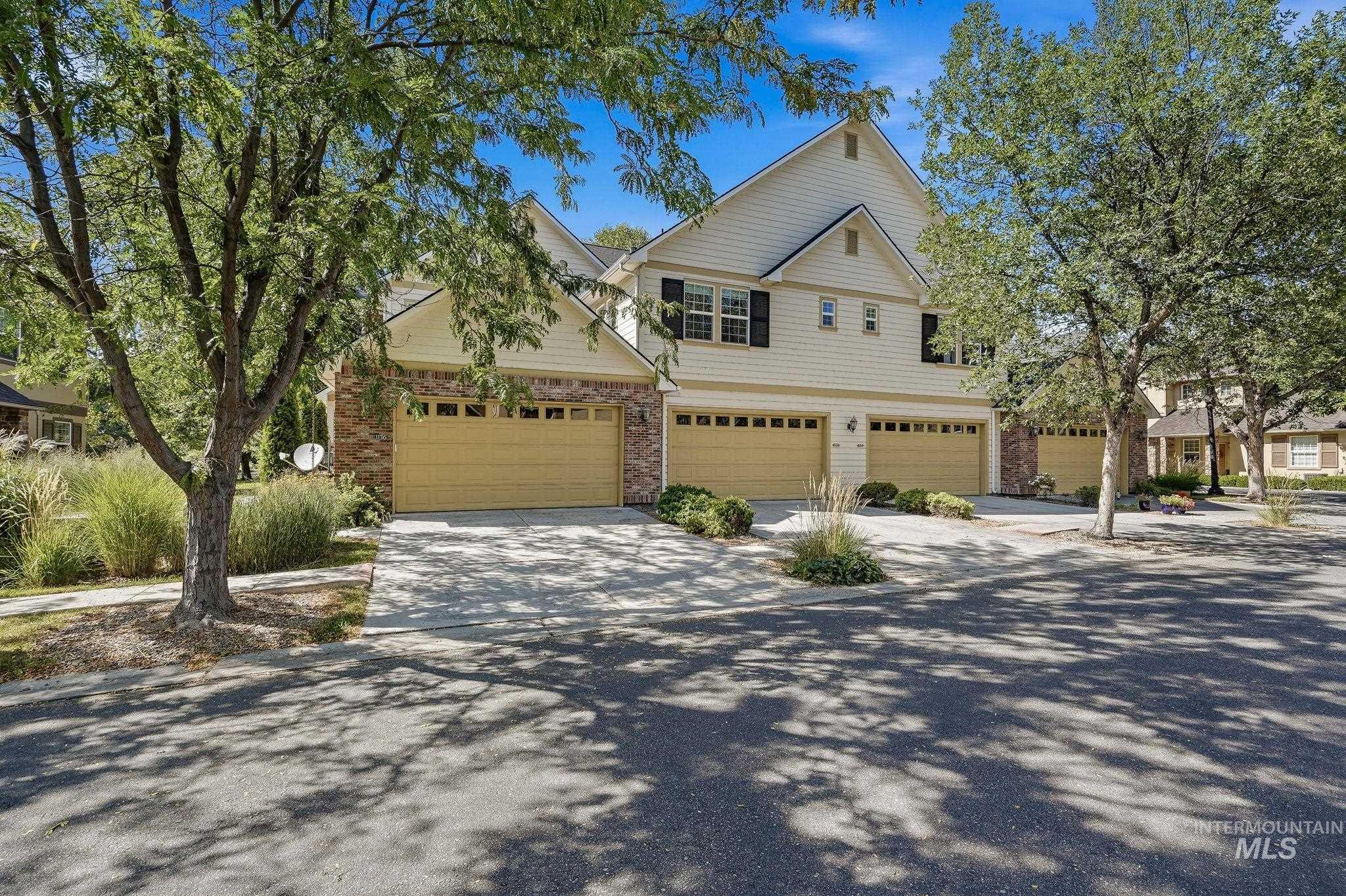 1136 E Winding Creek Dr Property Photo 44