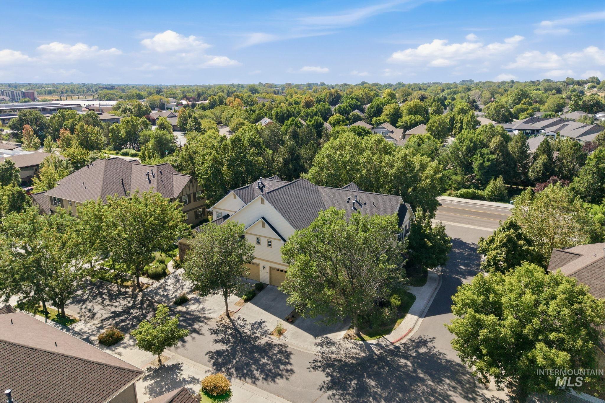 1136 E Winding Creek Dr Property Photo 48