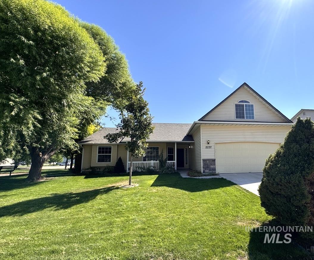 2237 W Lake Pointe Ct Property Photo 1
