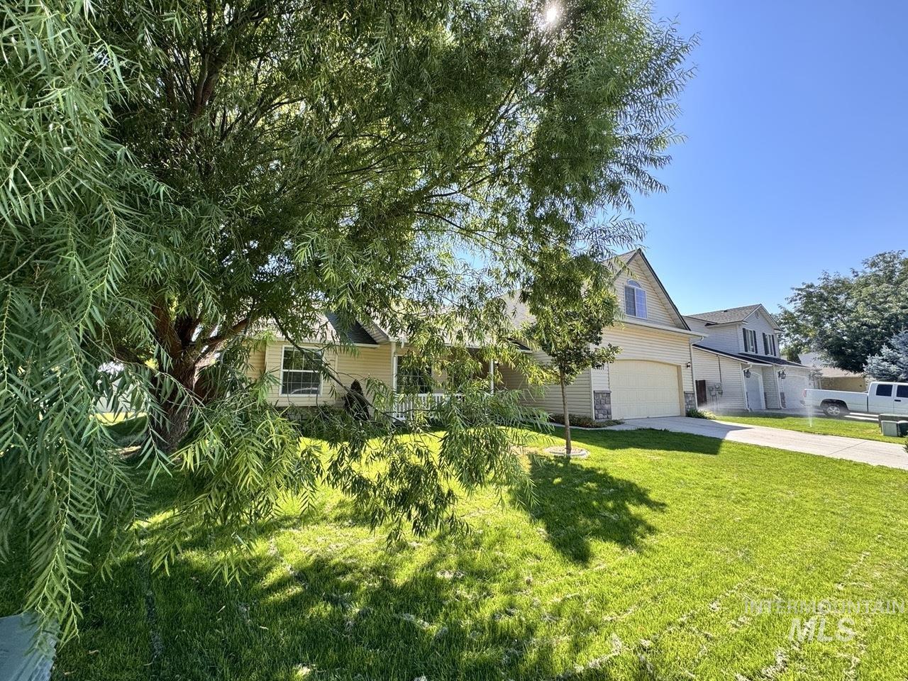 2237 W Lake Pointe Ct Property Photo 2