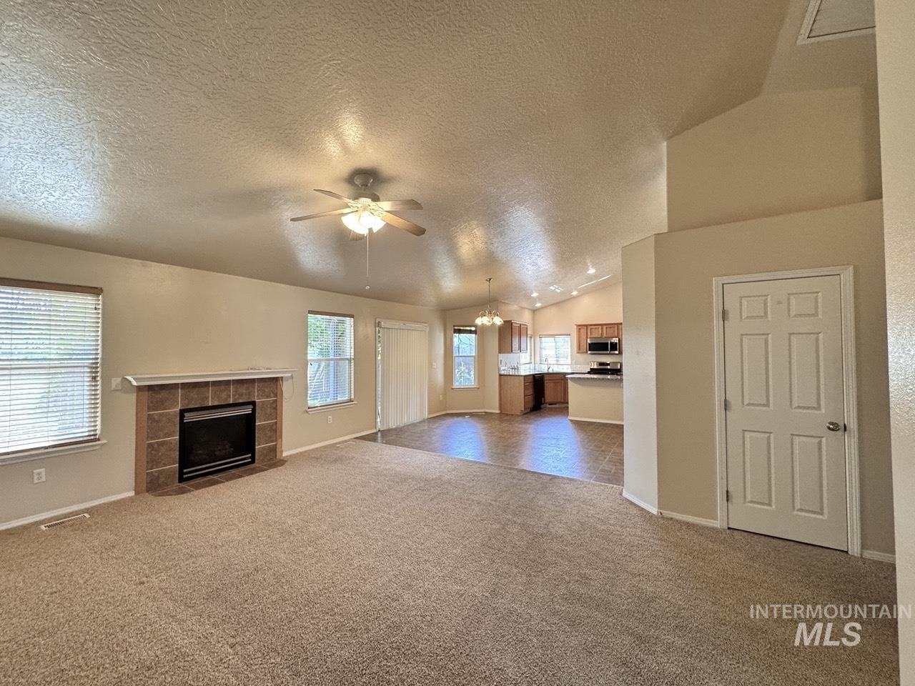 2237 W Lake Pointe Ct Property Photo 6