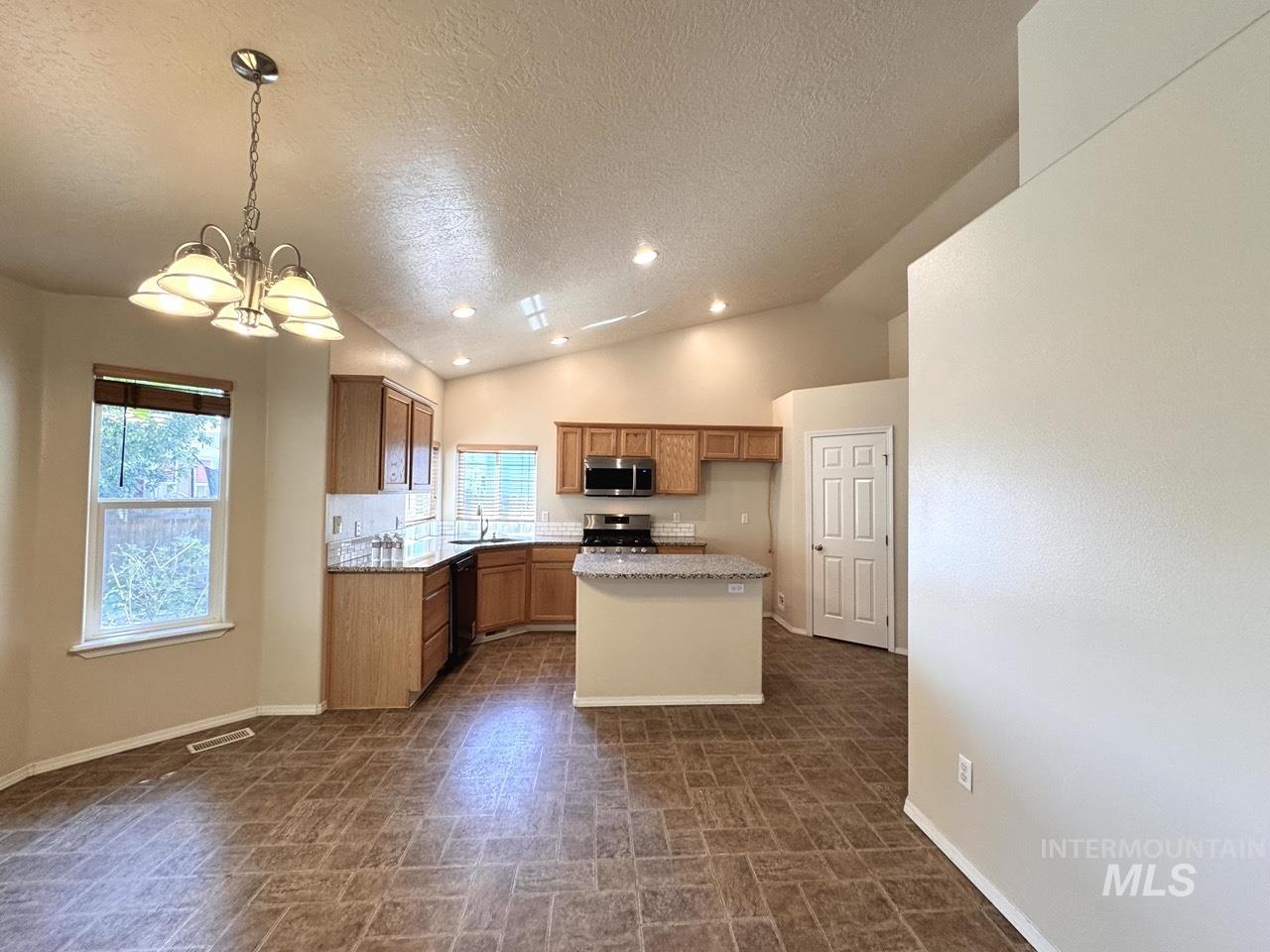 2237 W Lake Pointe Ct Property Photo 8