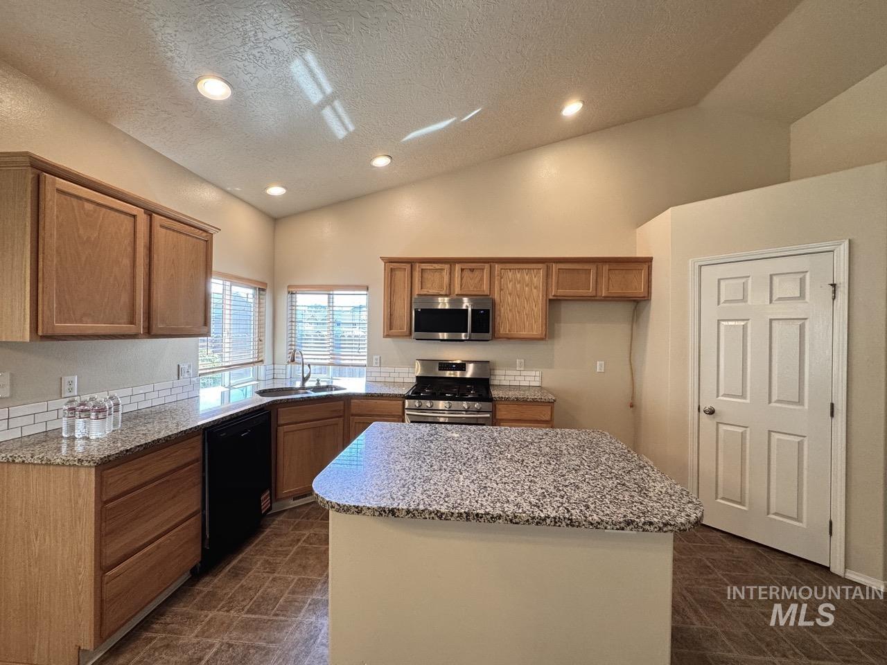 2237 W Lake Pointe Ct Property Photo 9