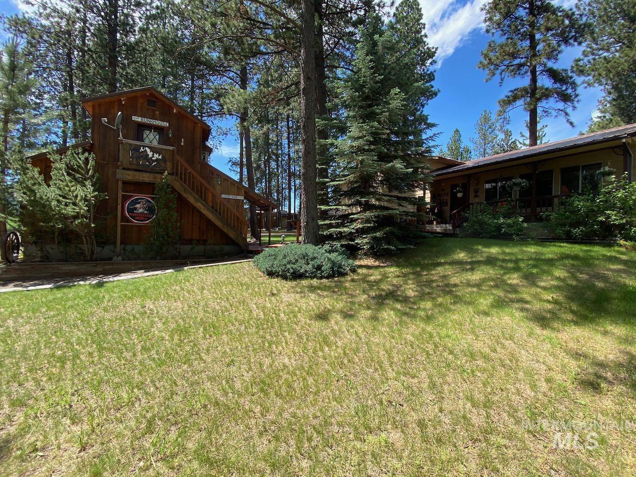 813 Camas St Property Photo 3