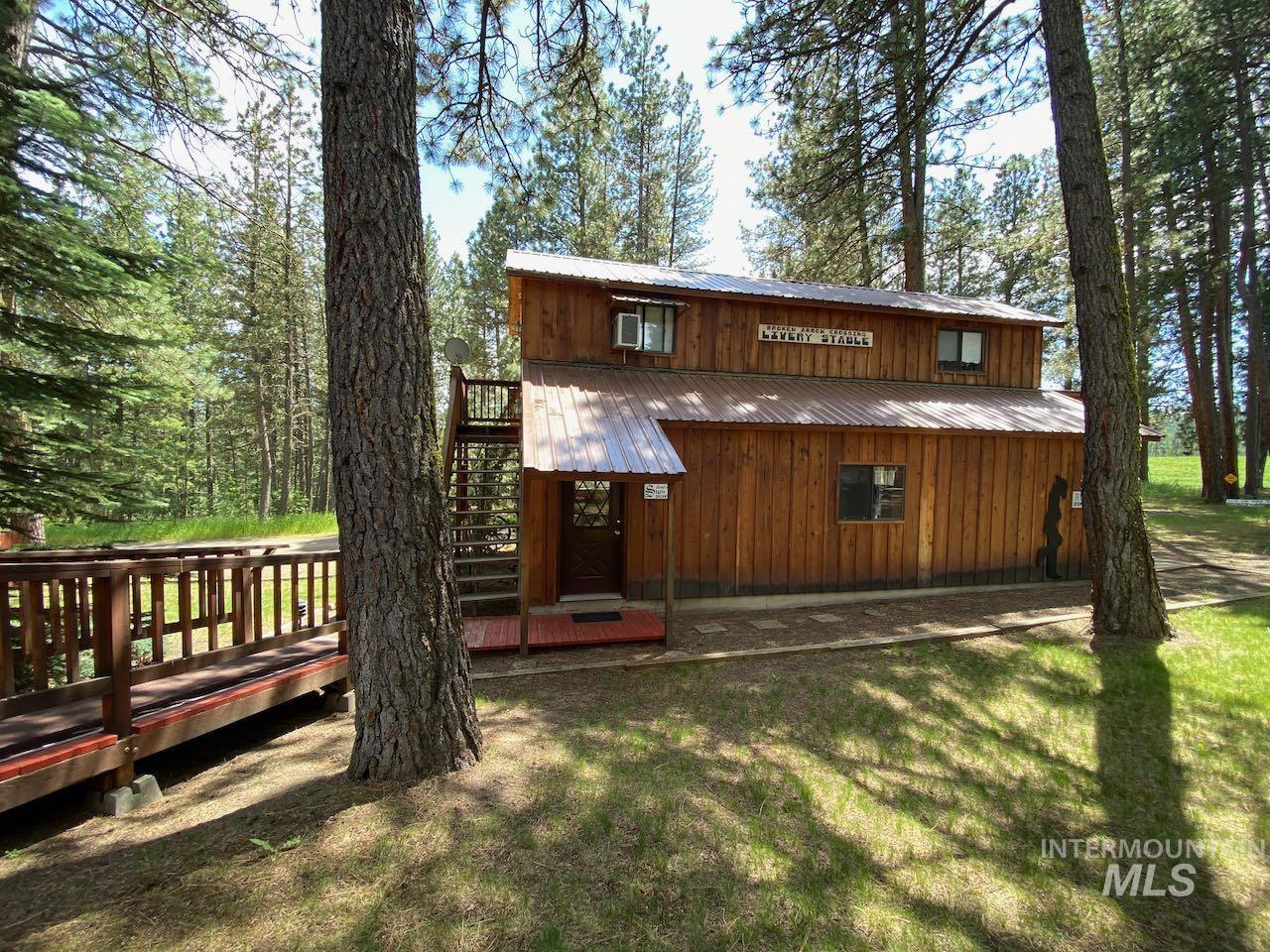 813 Camas St Property Photo 4