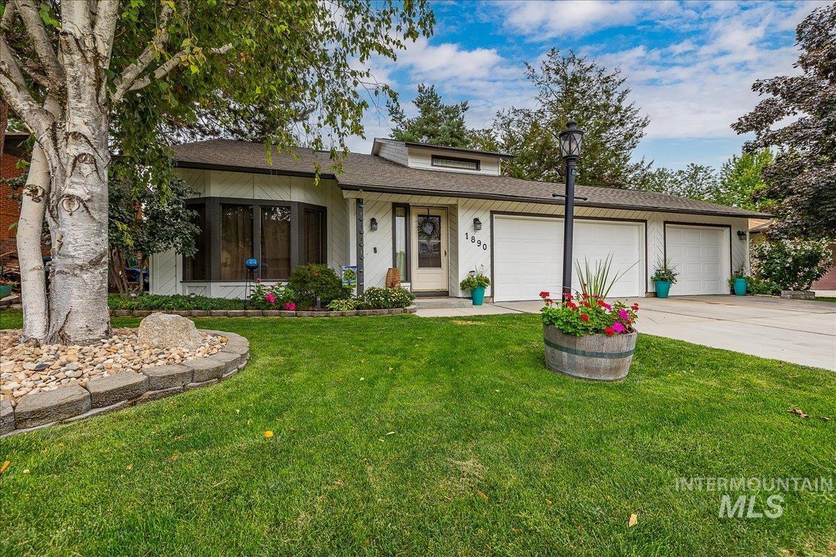 1890 N Incline Way Property Photo 1
