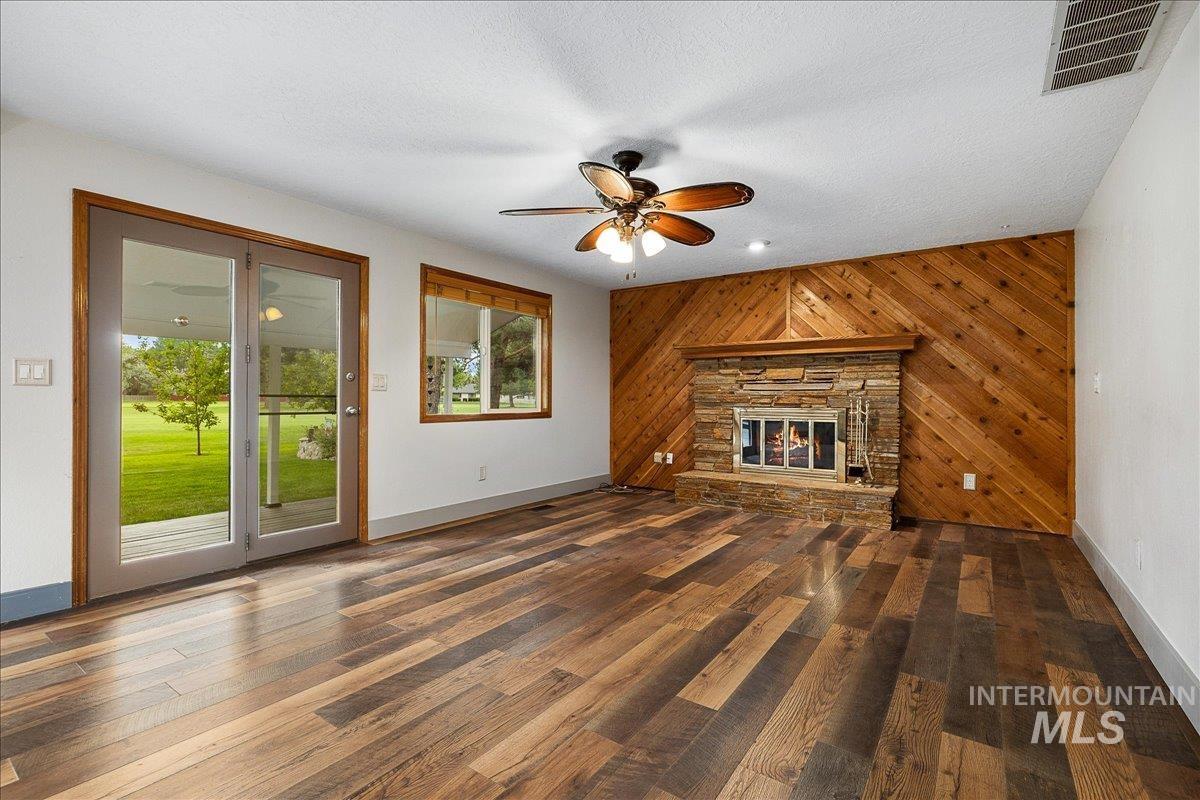 1890 N Incline Way Property Photo 11