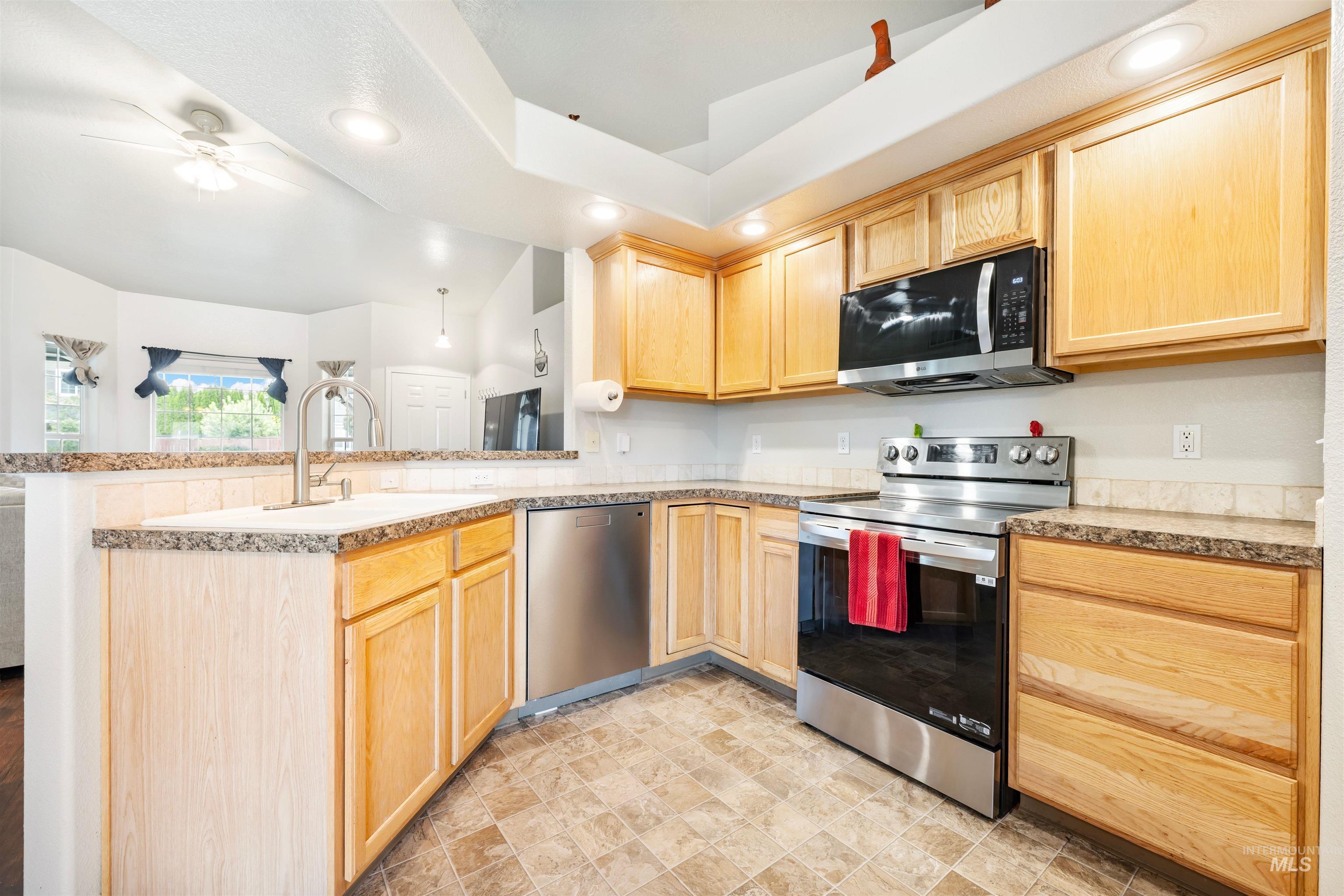305 W Quaking Aspen Ln. Property Photo 13