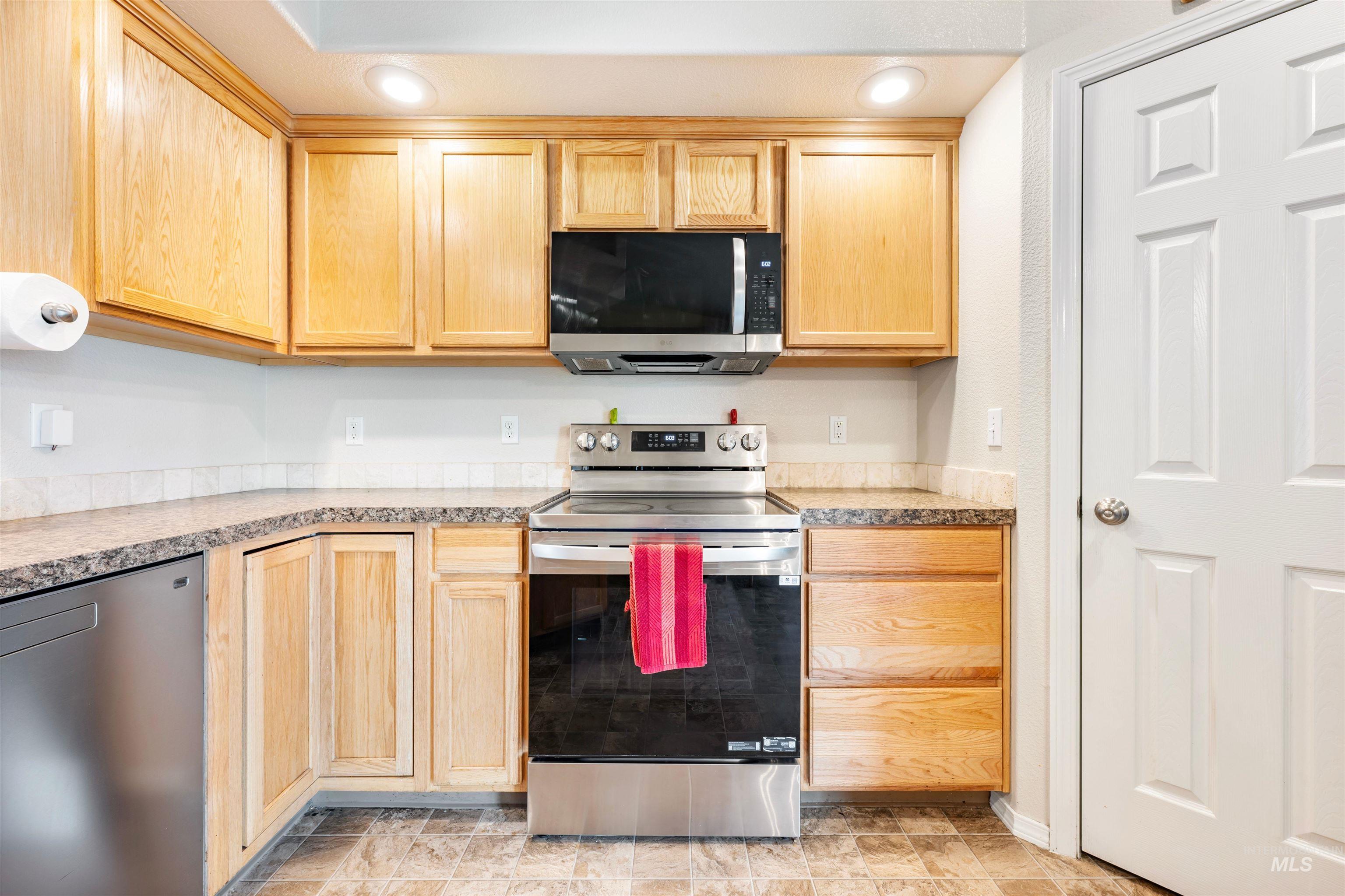 305 W Quaking Aspen Ln. Property Photo 14