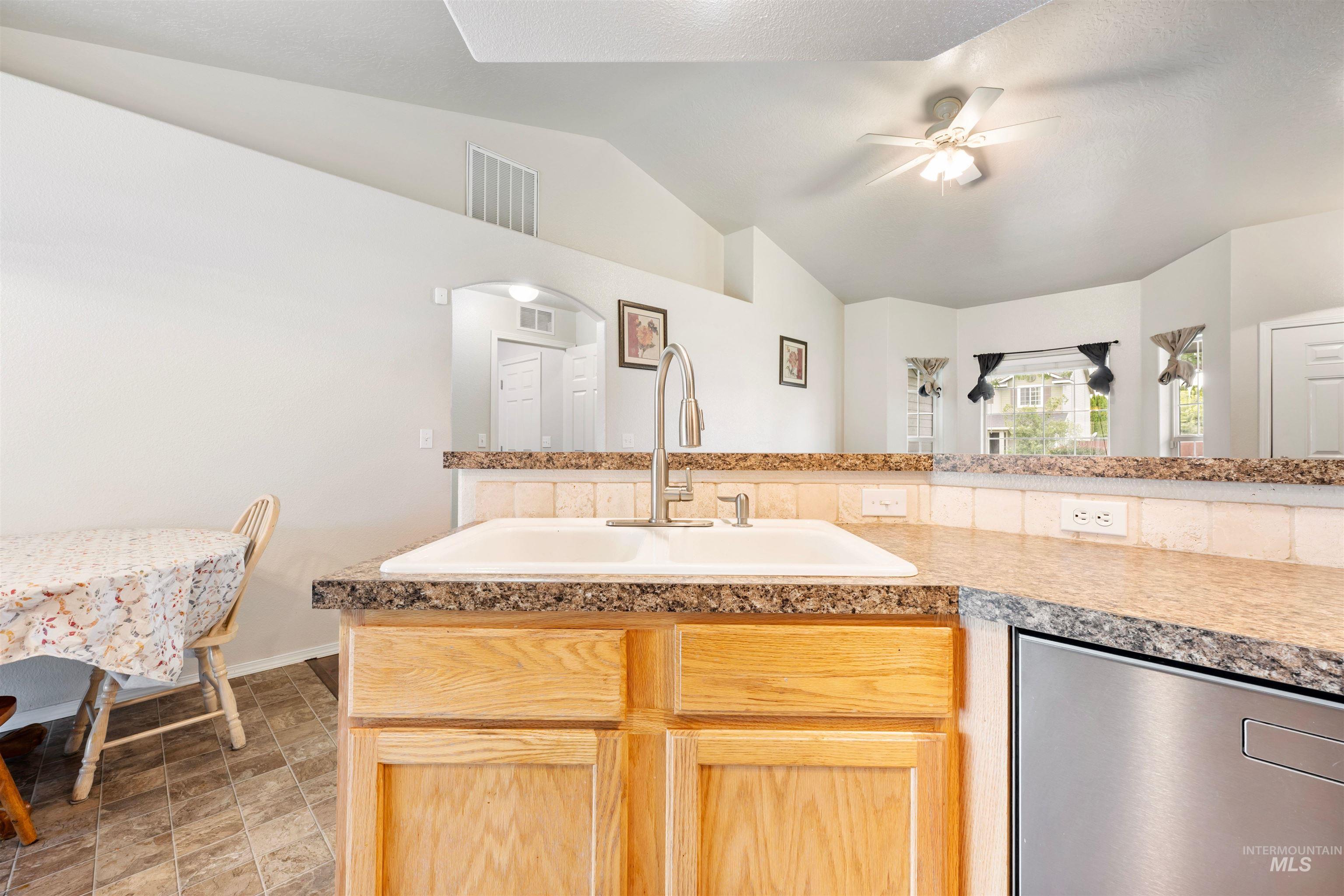 305 W Quaking Aspen Ln. Property Photo 16