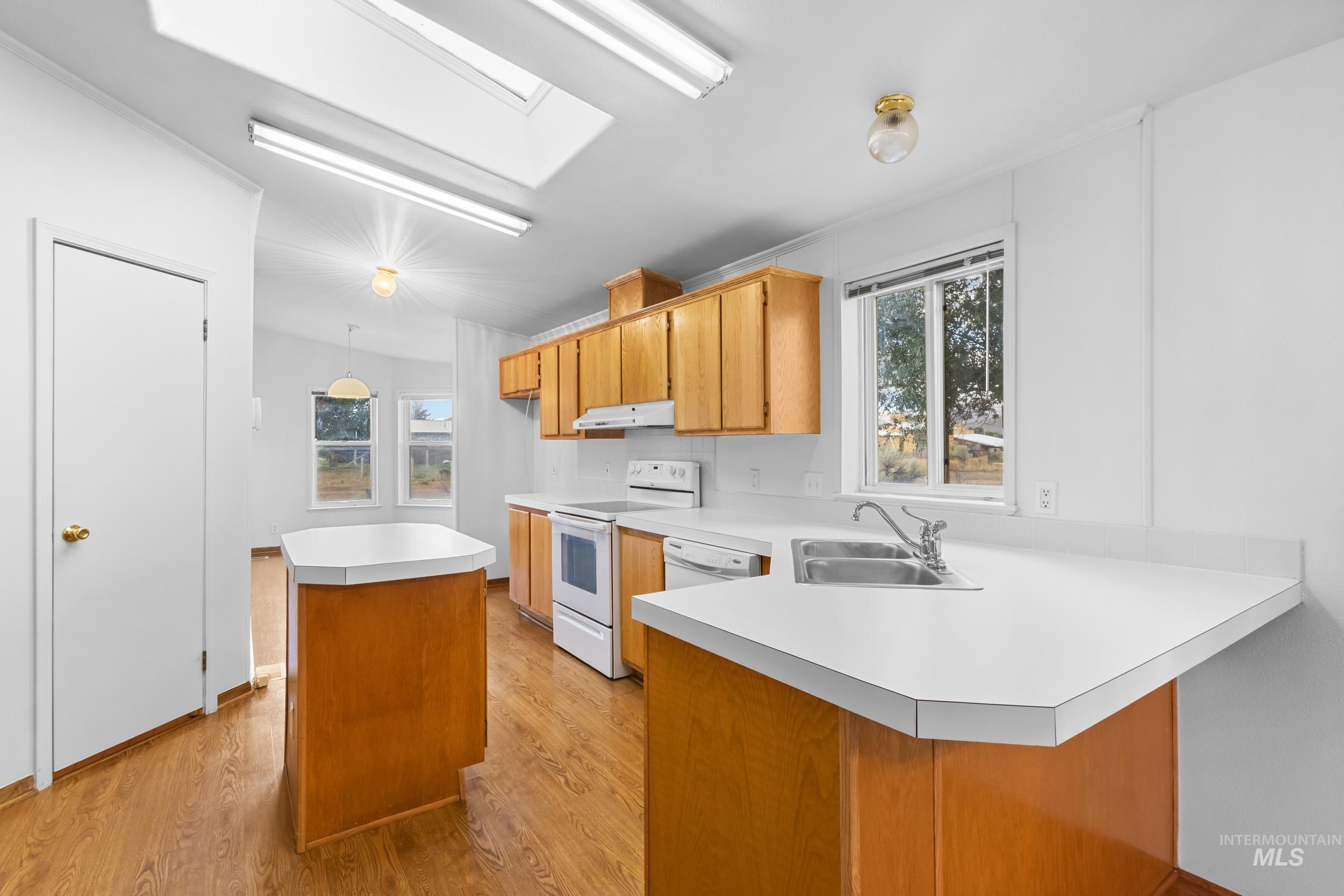 410 E Custer St Property Photo 15