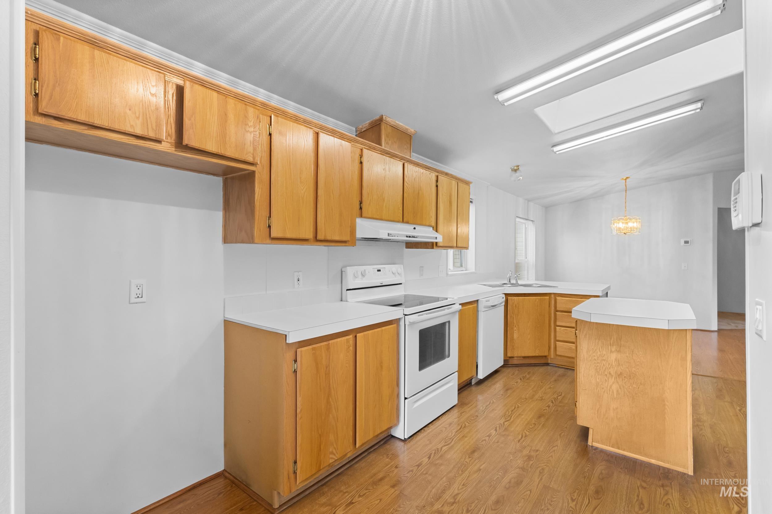 410 E Custer St Property Photo 16