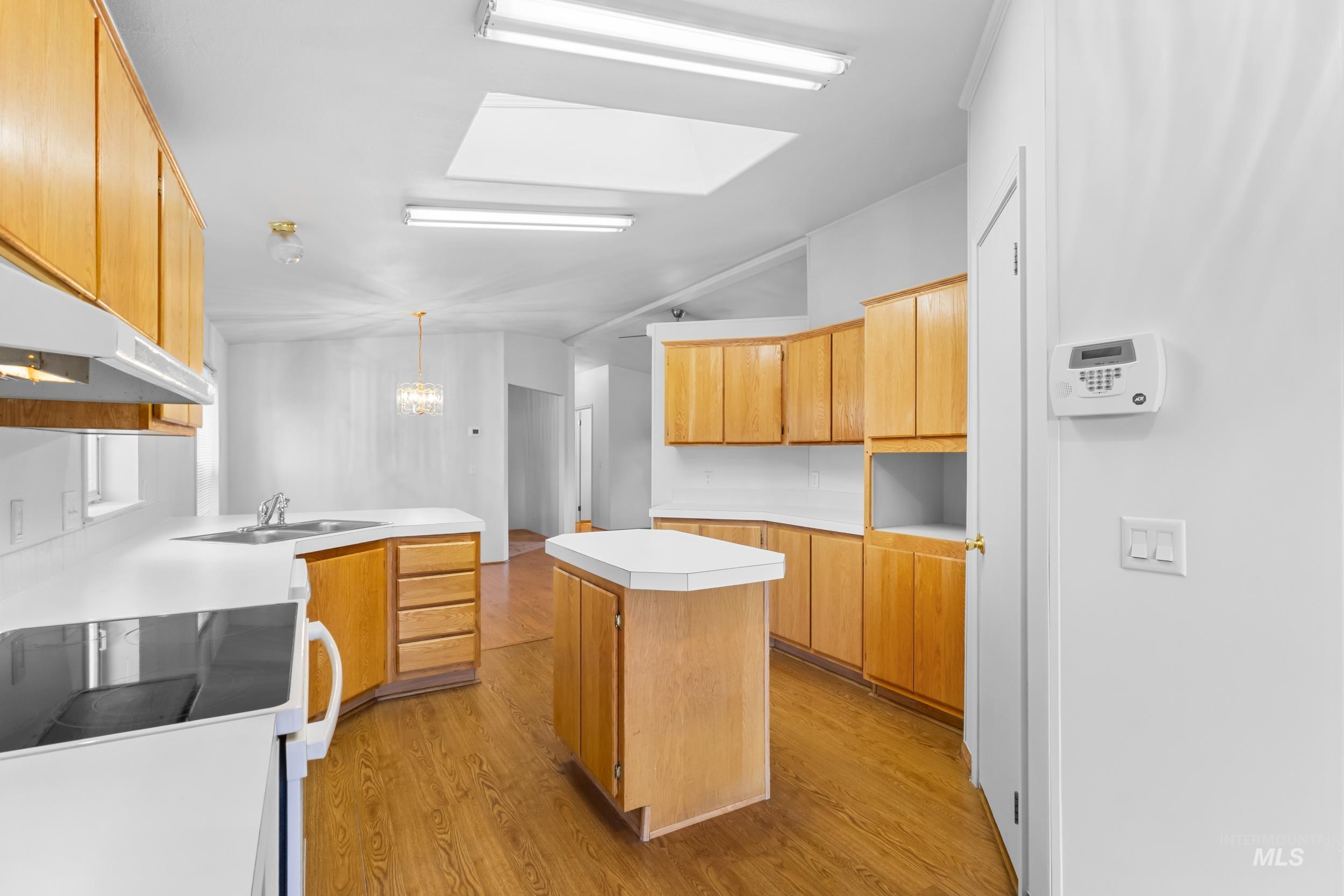 410 E Custer St Property Photo 17