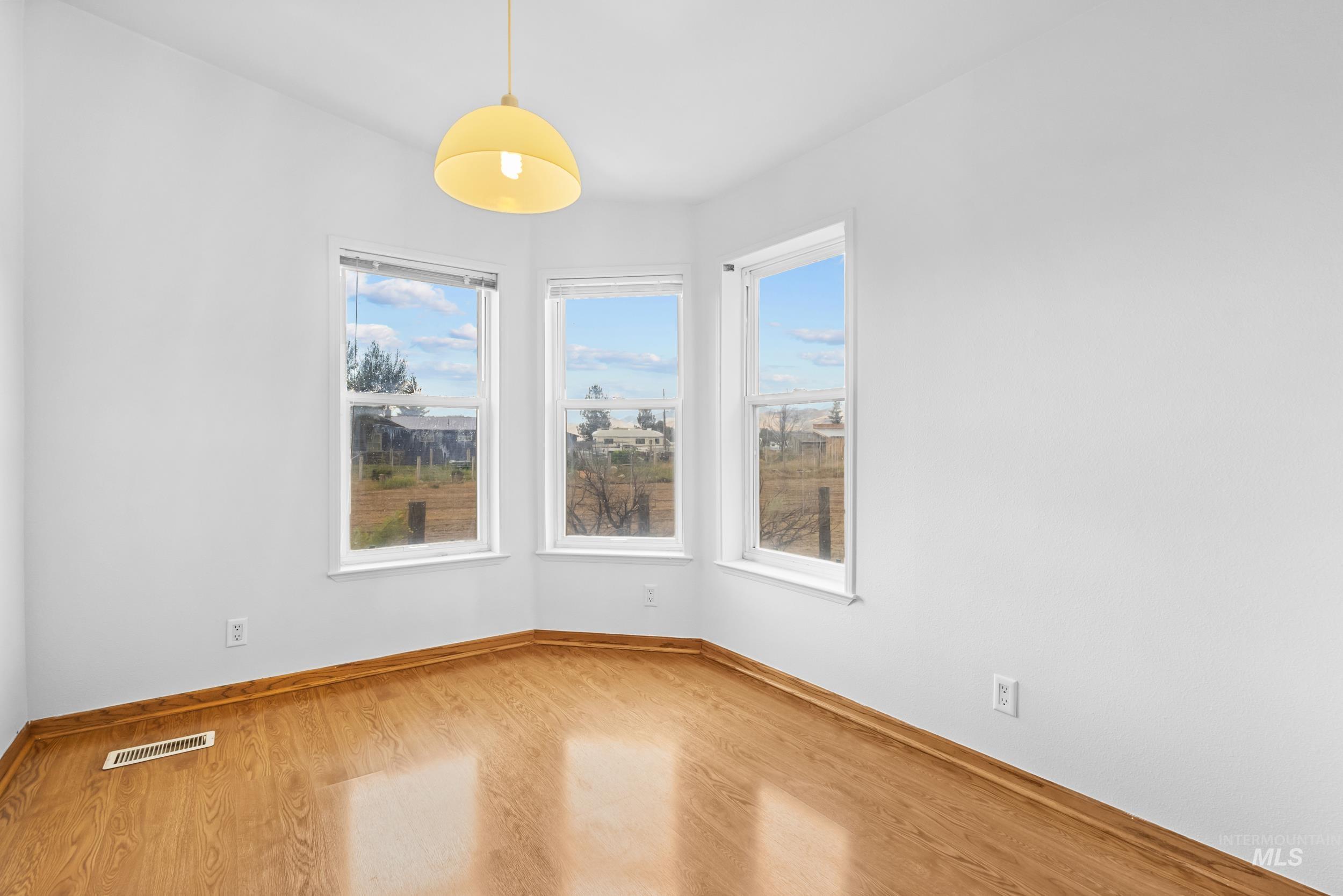 410 E Custer St Property Photo 18