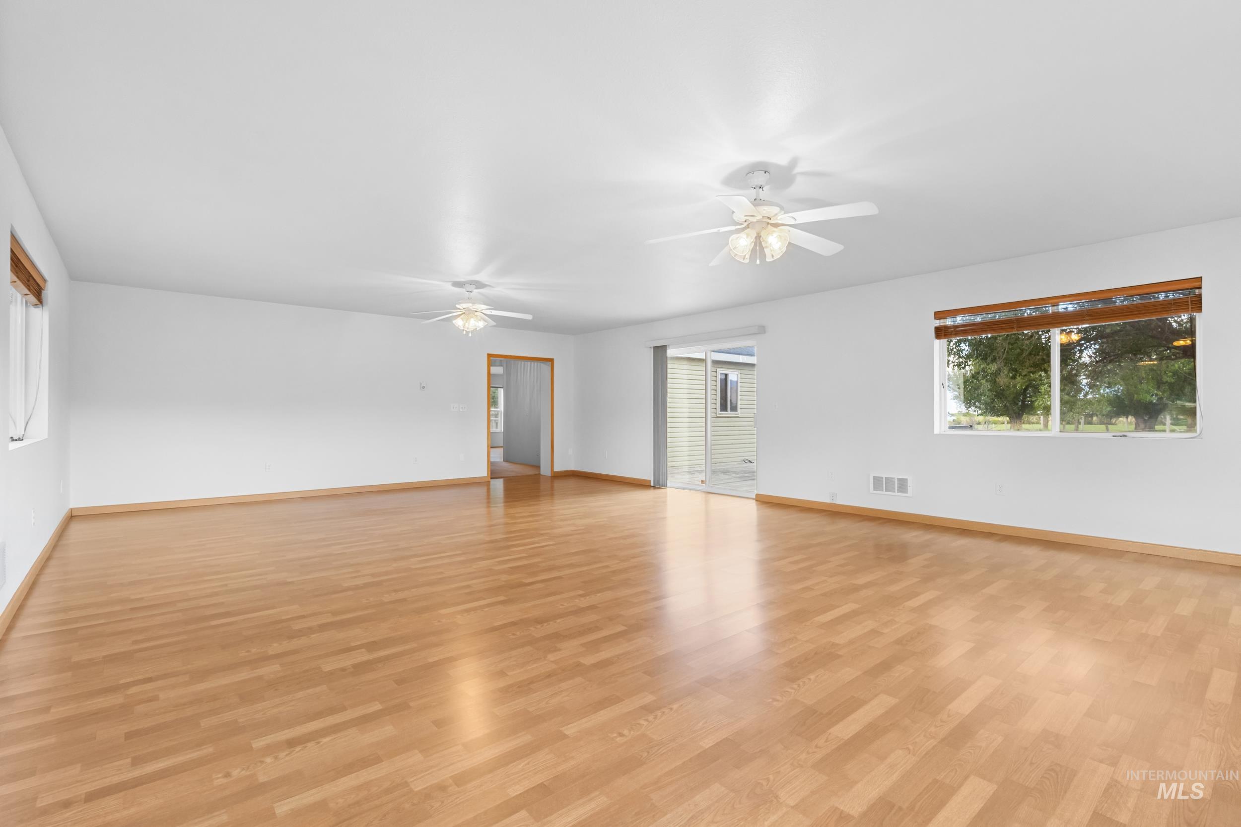410 E Custer St Property Photo 21