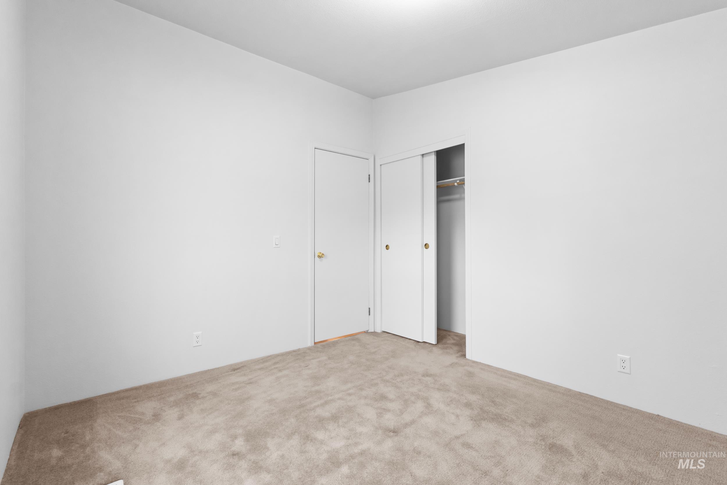 410 E Custer St Property Photo 25
