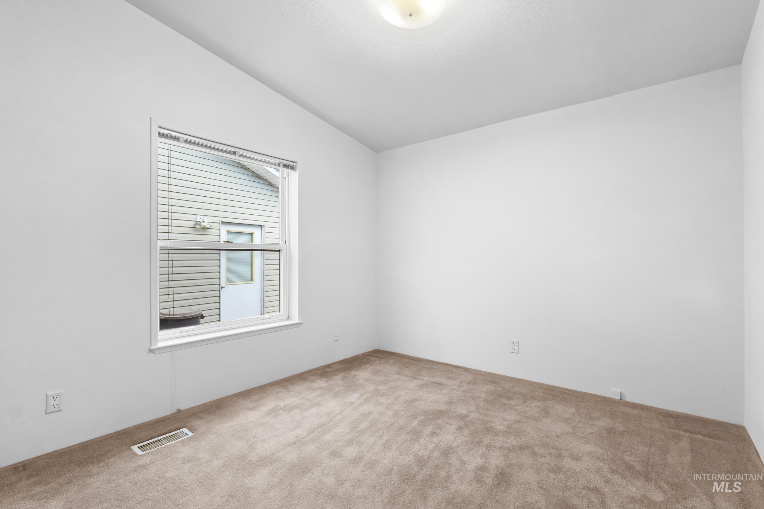 410 E Custer St Property Photo 26