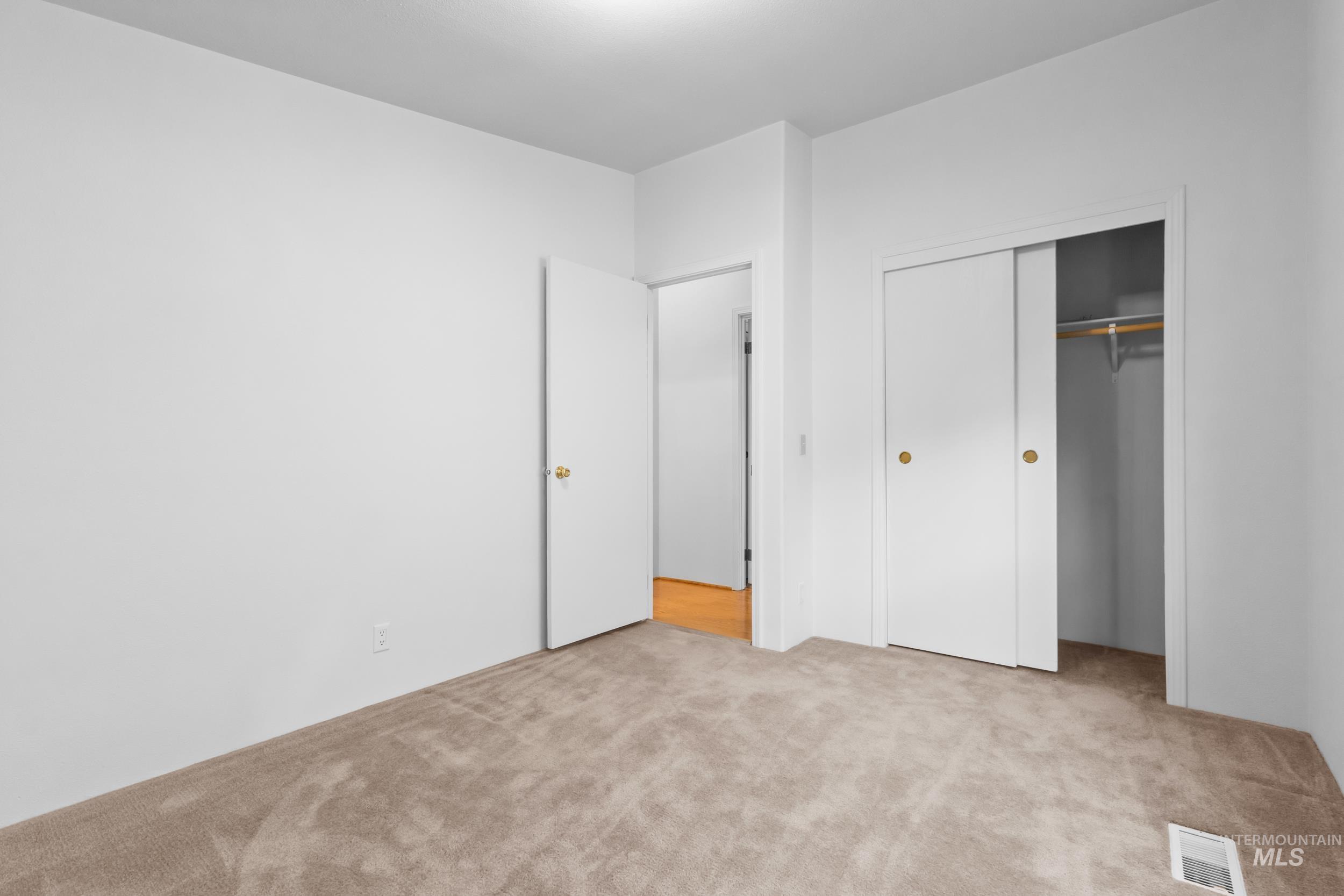 410 E Custer St Property Photo 27