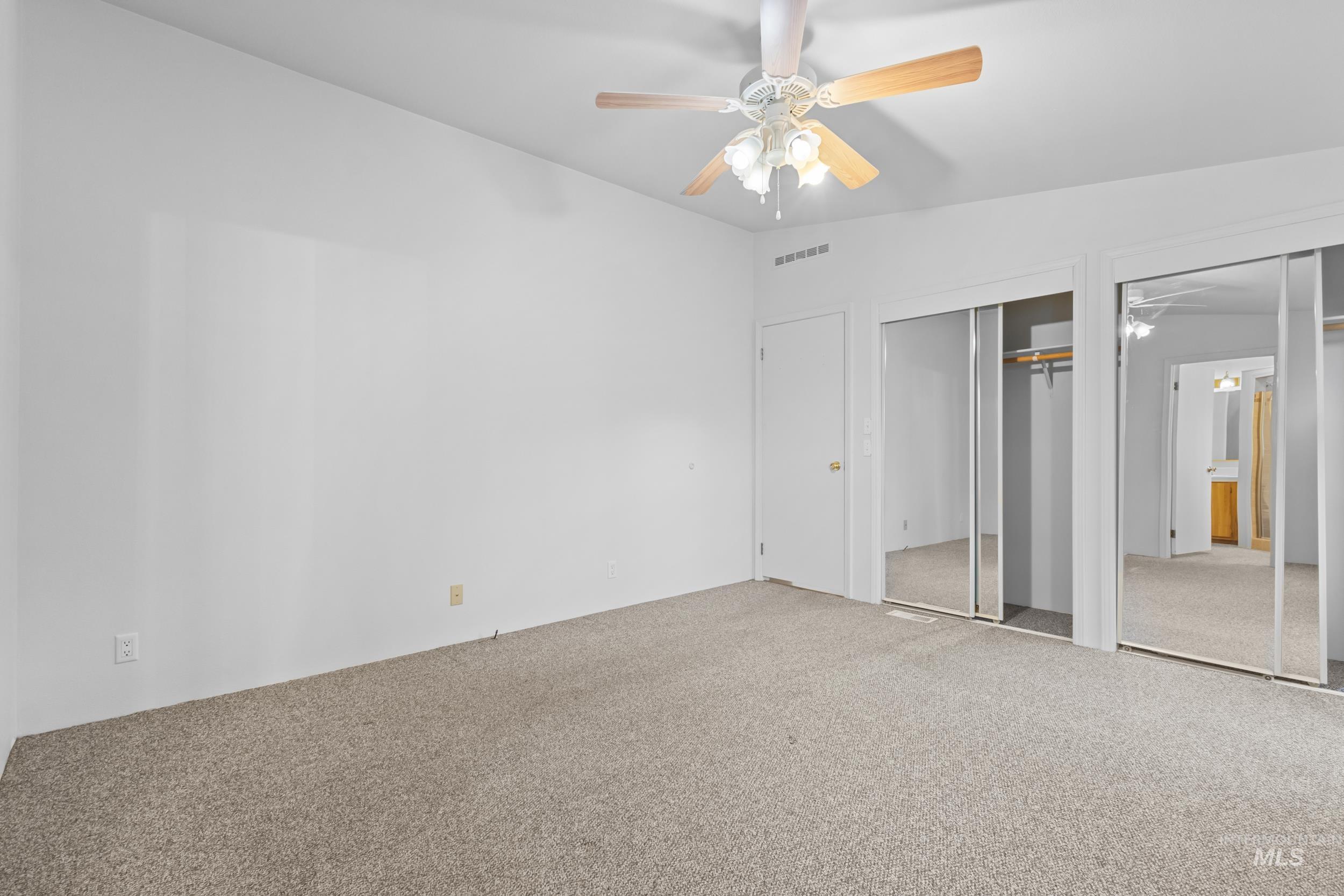 410 E Custer St Property Photo 31