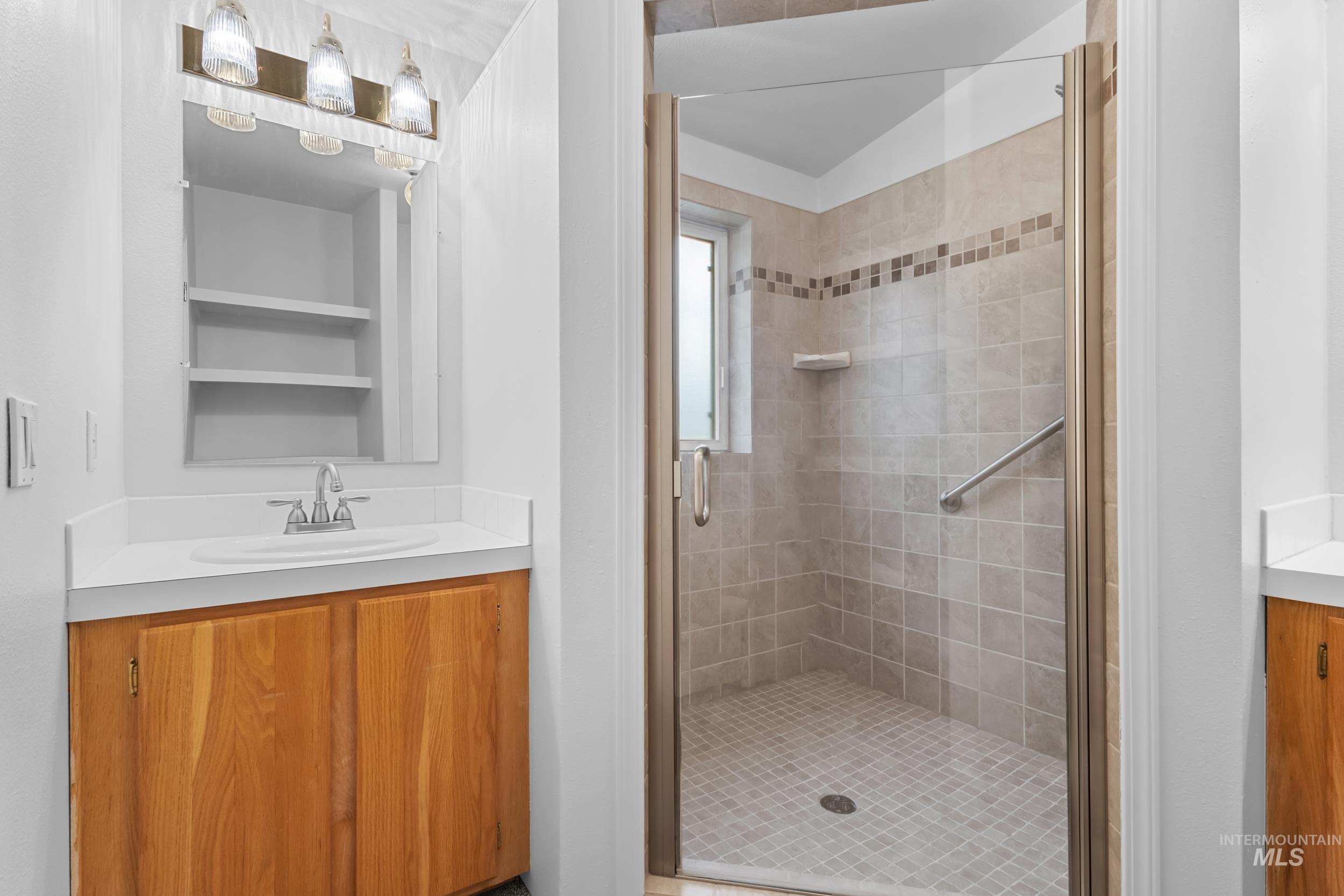 410 E Custer St Property Photo 33