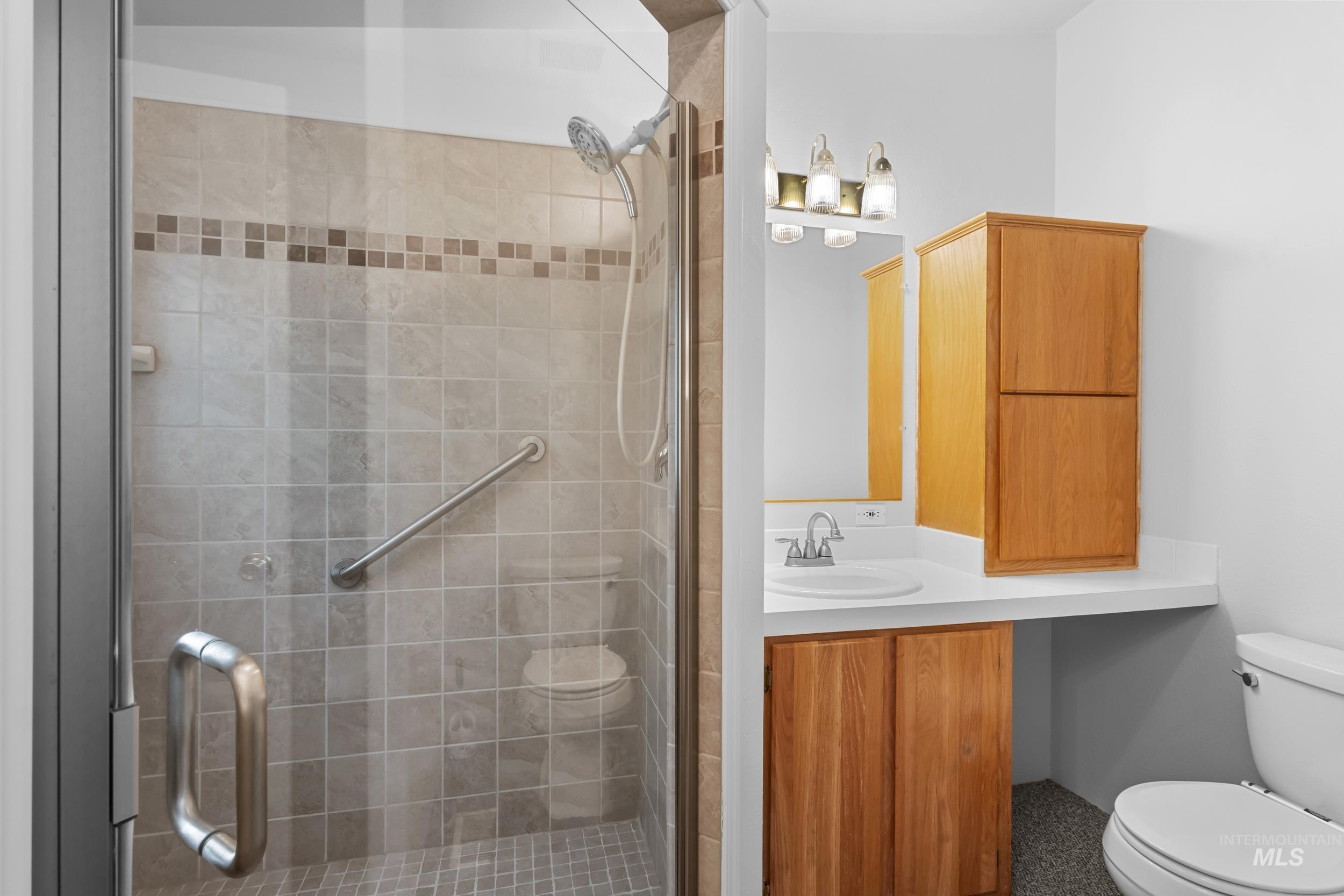 410 E Custer St Property Photo 34