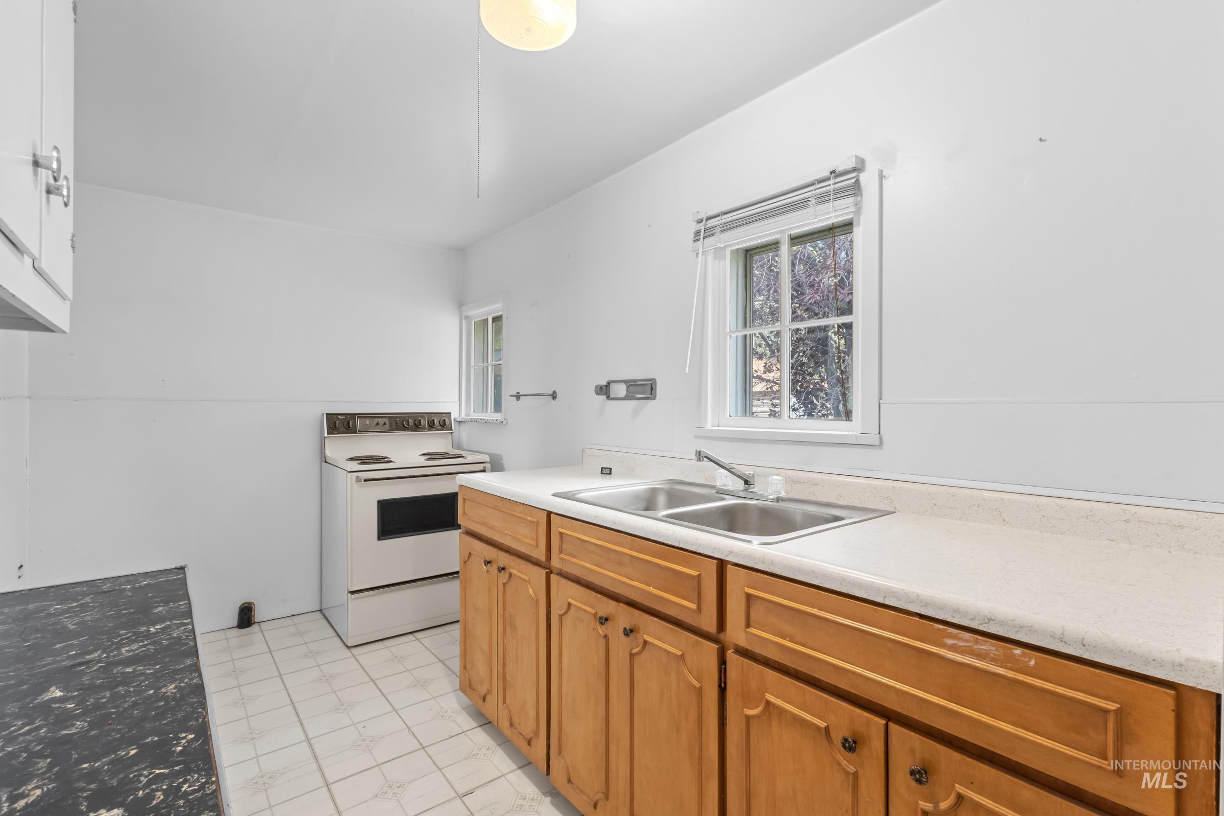 410 E Custer St Property Photo 44