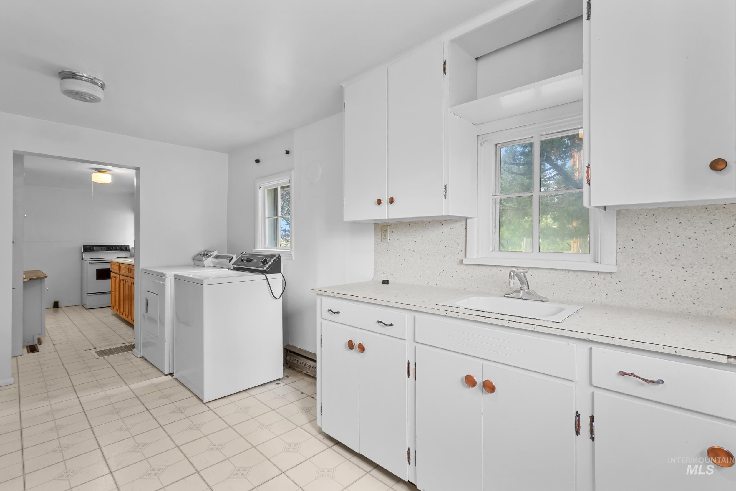 410 E Custer St Property Photo 45