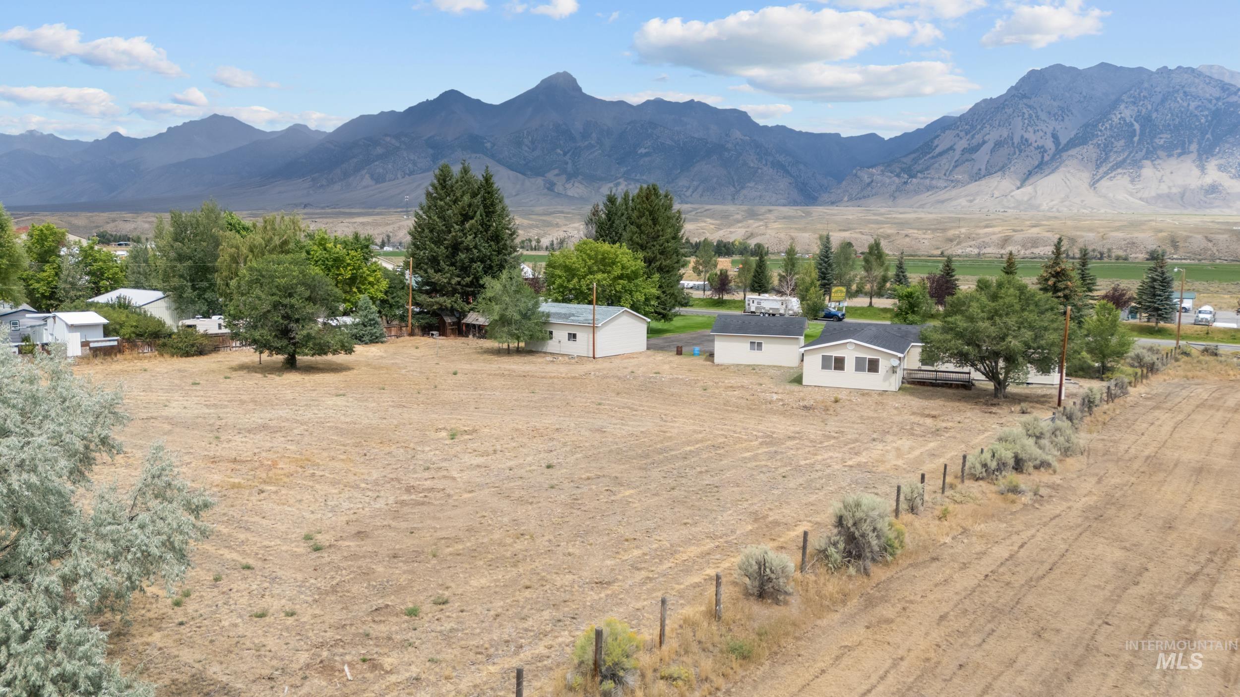 410 E Custer St Property Photo 48