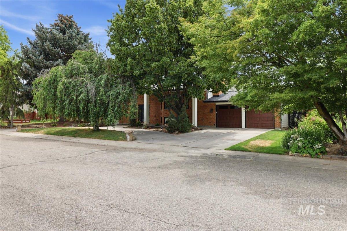5203 N Sorrento Dr Property Photo 6