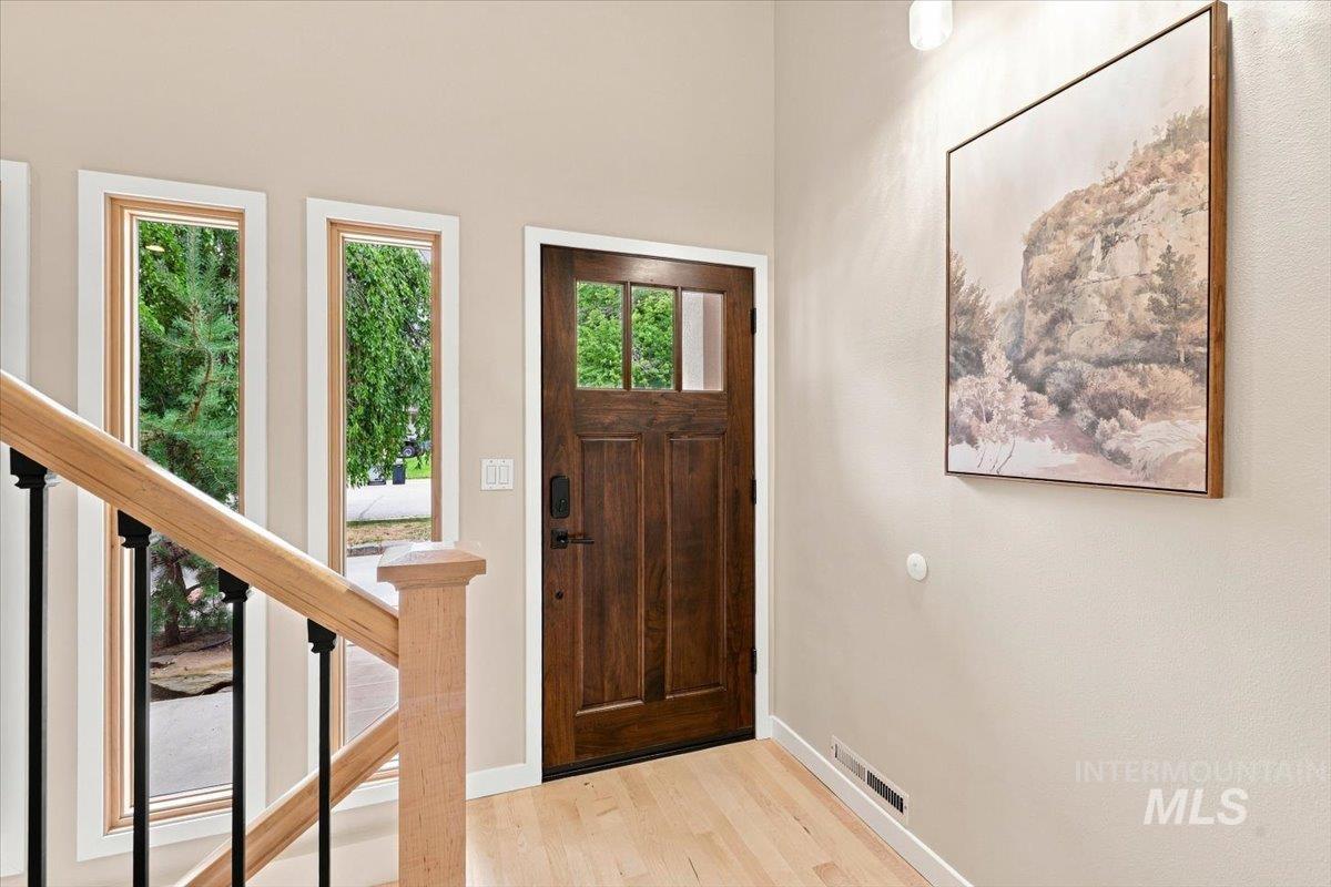 5203 N Sorrento Dr Property Photo 8