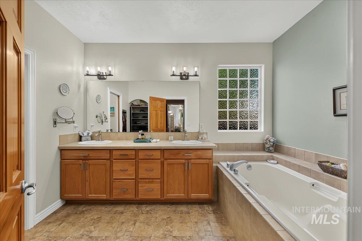 3454 S Shortleaf Ave. Property Photo 29