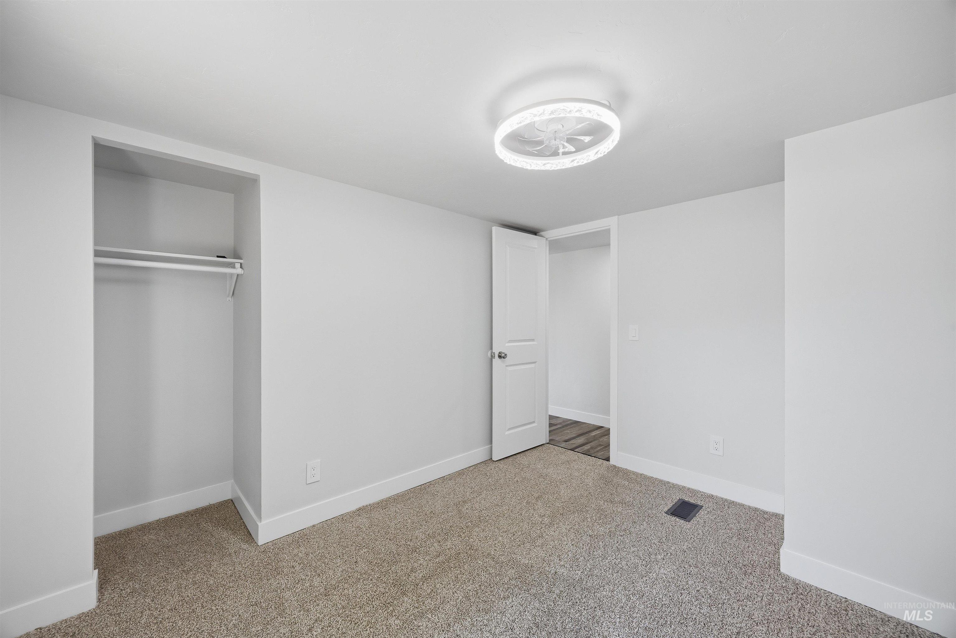 210 Dawn Dr Property Photo 5