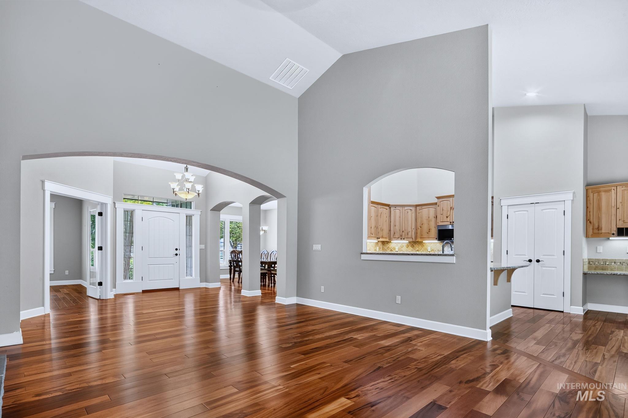 3660 N Colbourne Way Property Photo 6